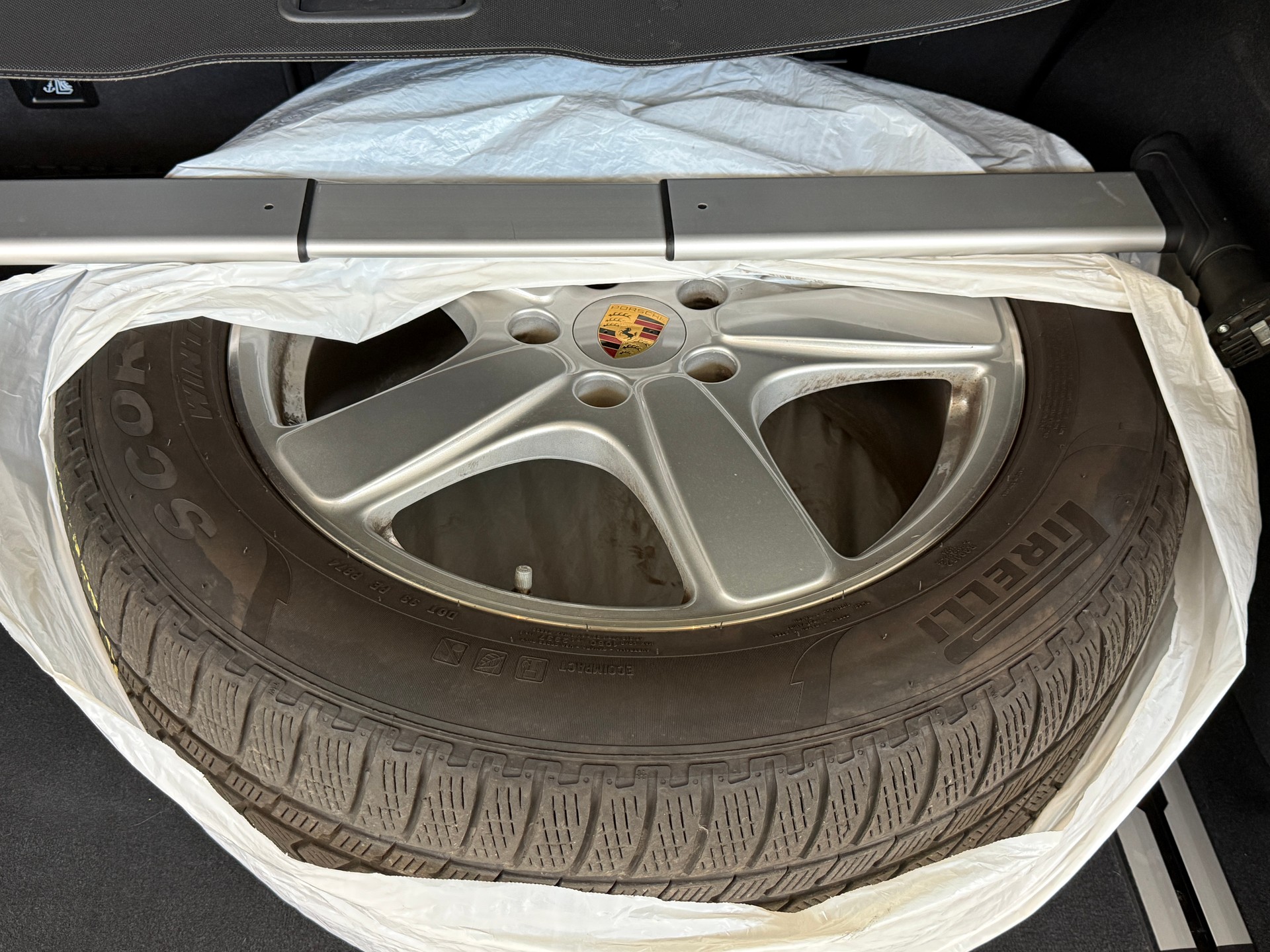 PORSCHE Cayenne Diesel Platinum Edition ***CH-Fahrzeug aus 1. Hand***Panoramadach***Luftfederung***-image-41
