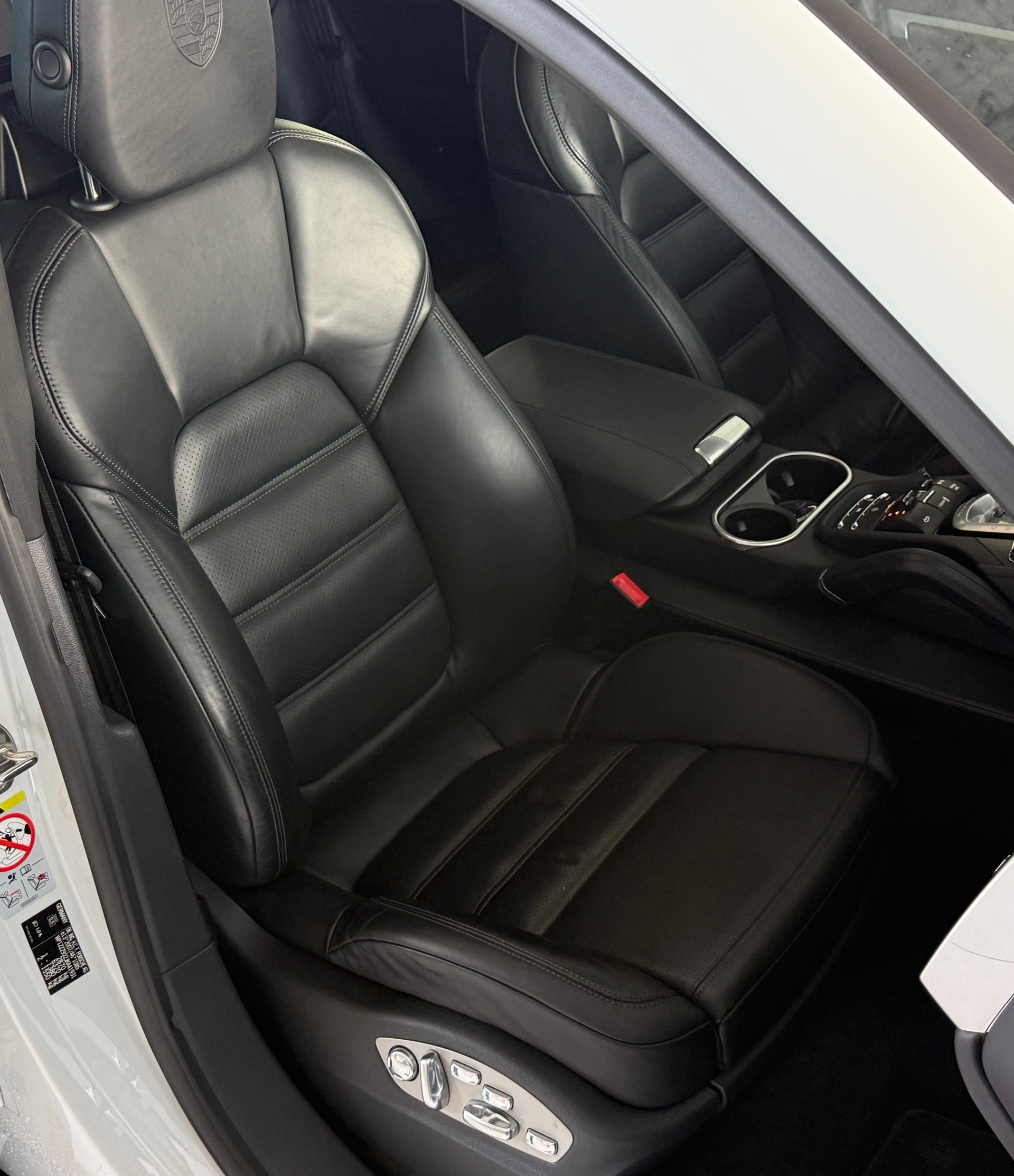 PORSCHE Cayenne Diesel Platinum Edition ***CH-Fahrzeug aus 1. Hand***Panoramadach***Luftfederung***-image-47
