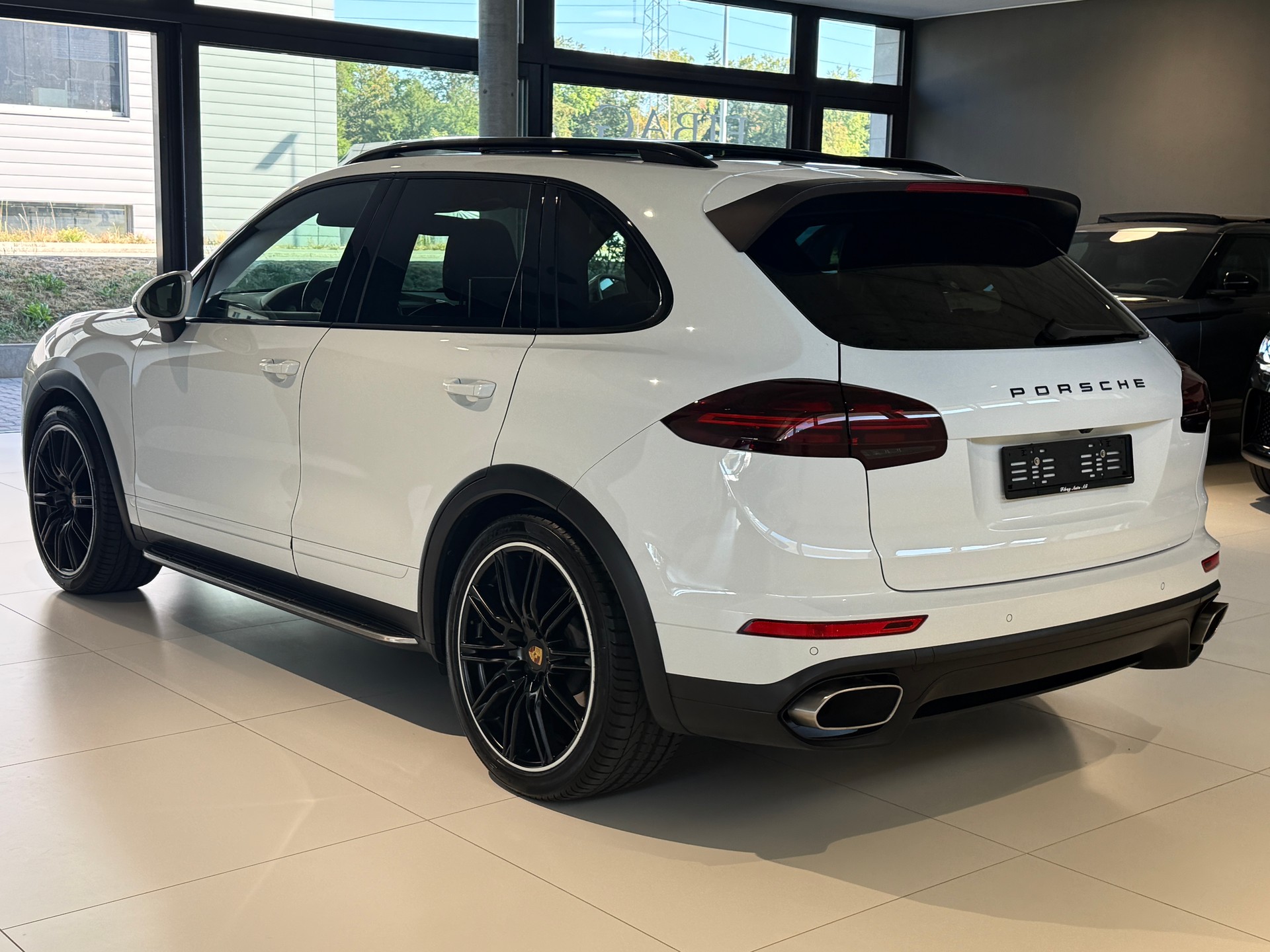 PORSCHE Cayenne Diesel Platinum Edition ***CH-Fahrzeug aus 1. Hand***Panoramadach***Luftfederung***-image-38