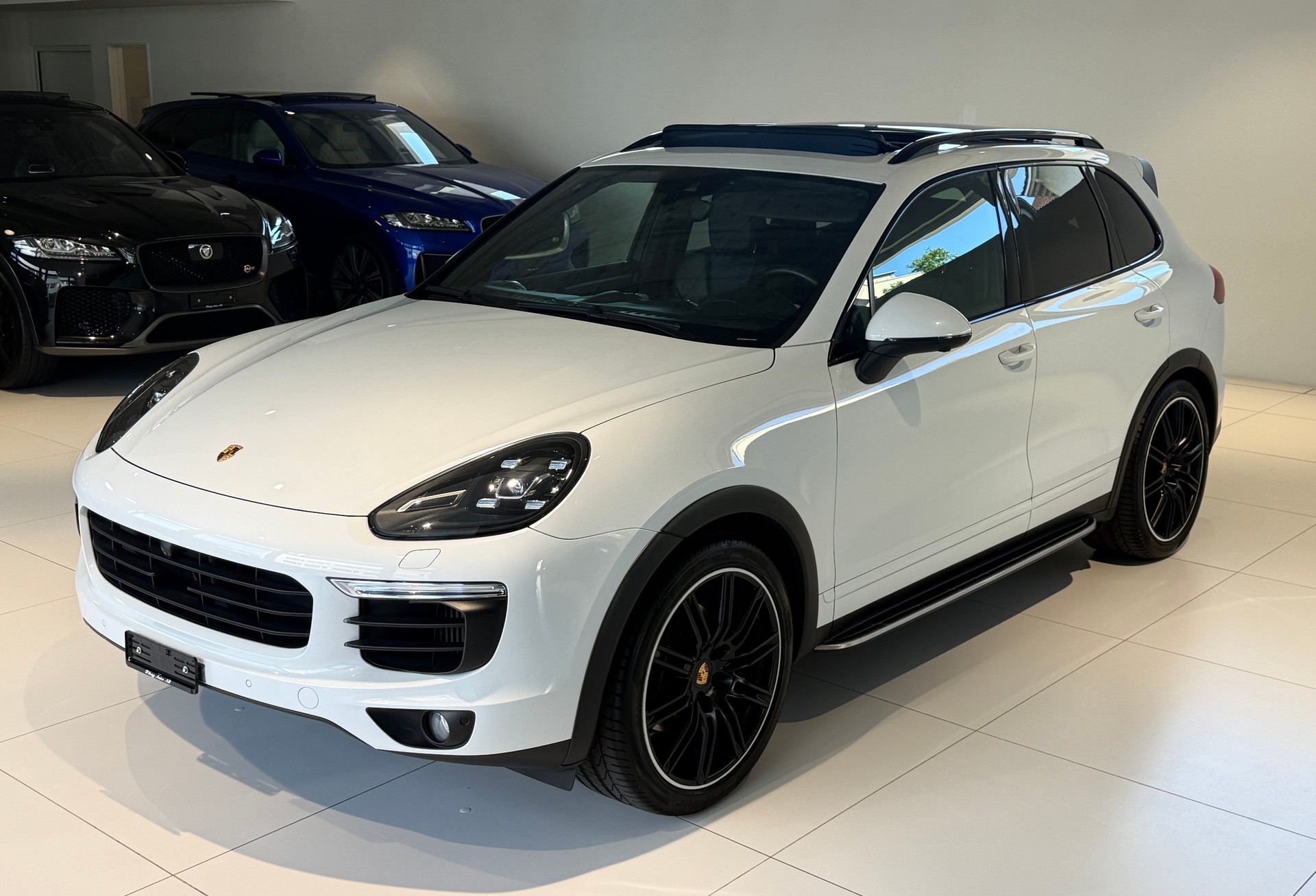 PORSCHE Cayenne Diesel Platinum Edition ***CH-Fahrzeug aus 1. Hand***Panoramadach***Luftfederung***-image-2