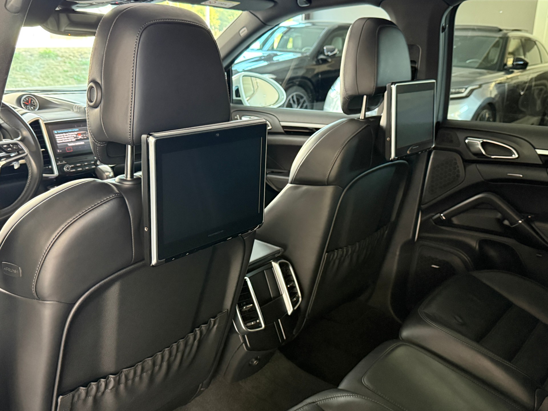 PORSCHE Cayenne Diesel Platinum Edition ***CH-Fahrzeug aus 1. Hand***Panoramadach***Luftfederung***-image-30