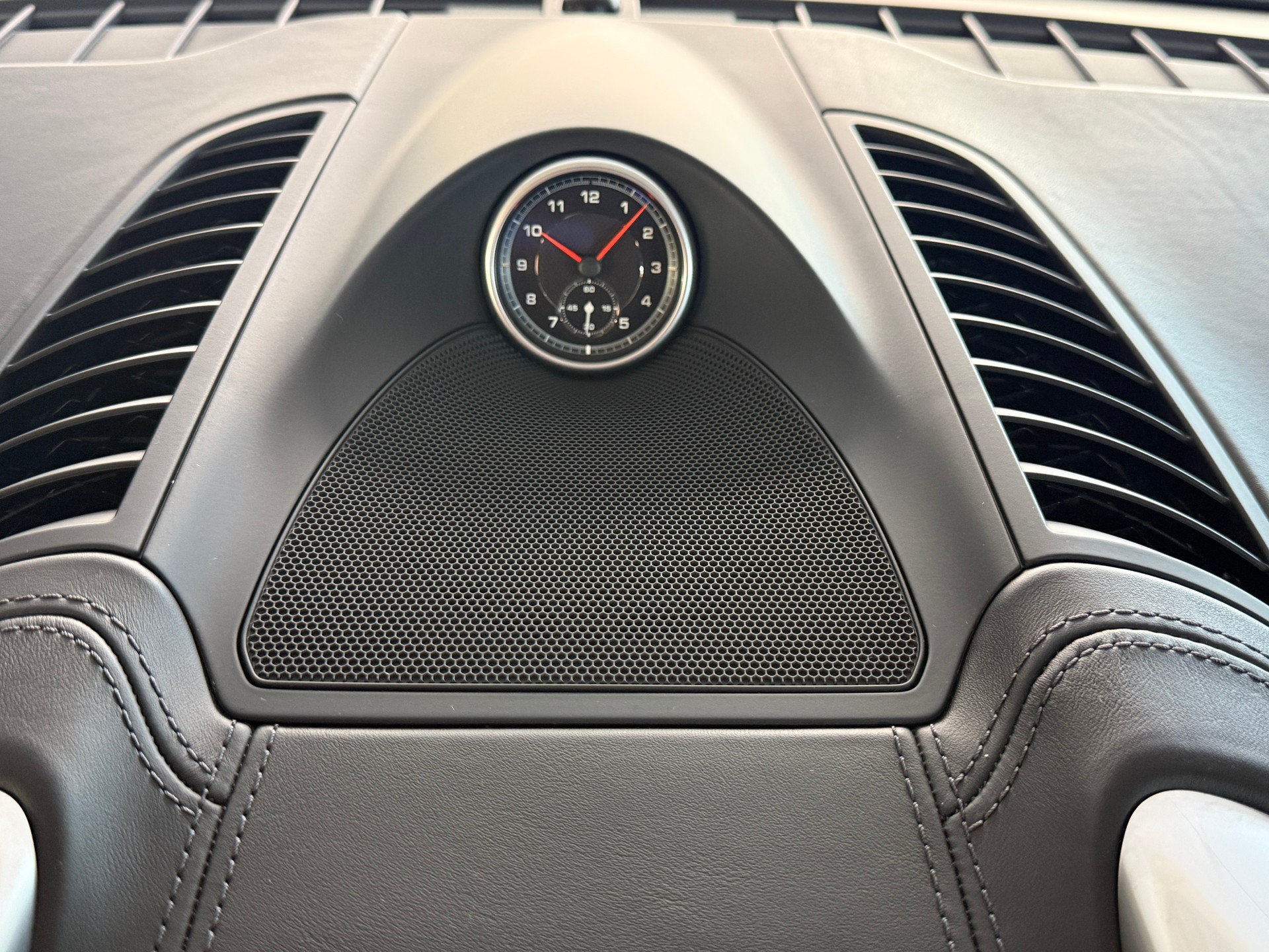 PORSCHE Cayenne Diesel Platinum Edition ***CH-Fahrzeug aus 1. Hand***Panoramadach***Luftfederung***-image-14