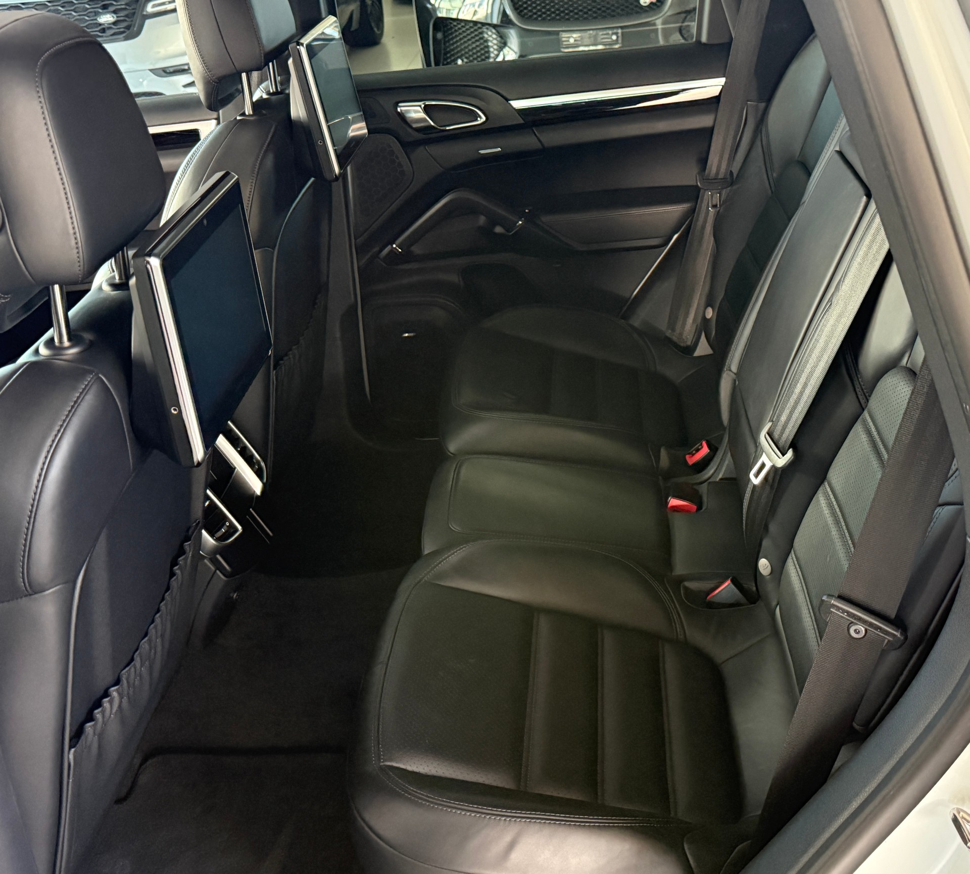 PORSCHE Cayenne Diesel Platinum Edition ***CH-Fahrzeug aus 1. Hand***Panoramadach***Luftfederung***-image-31