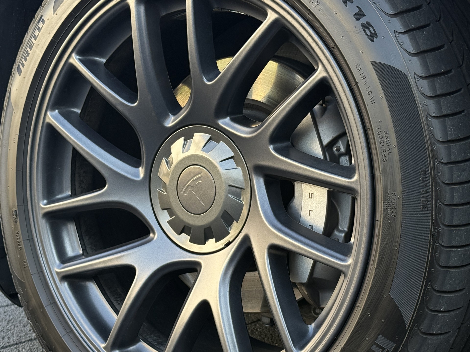 TESLA Model 3 Long Range Dual Motor AWD / Neues Modell-image-9