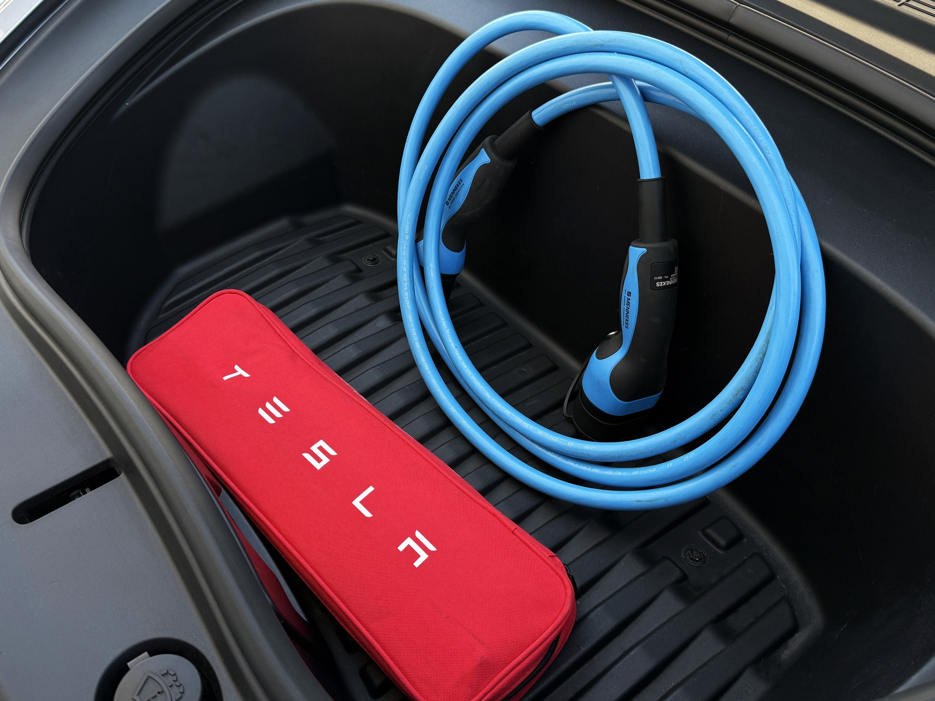 TESLA Model 3 Long Range Dual Motor AWD / Neues Modell-image-30