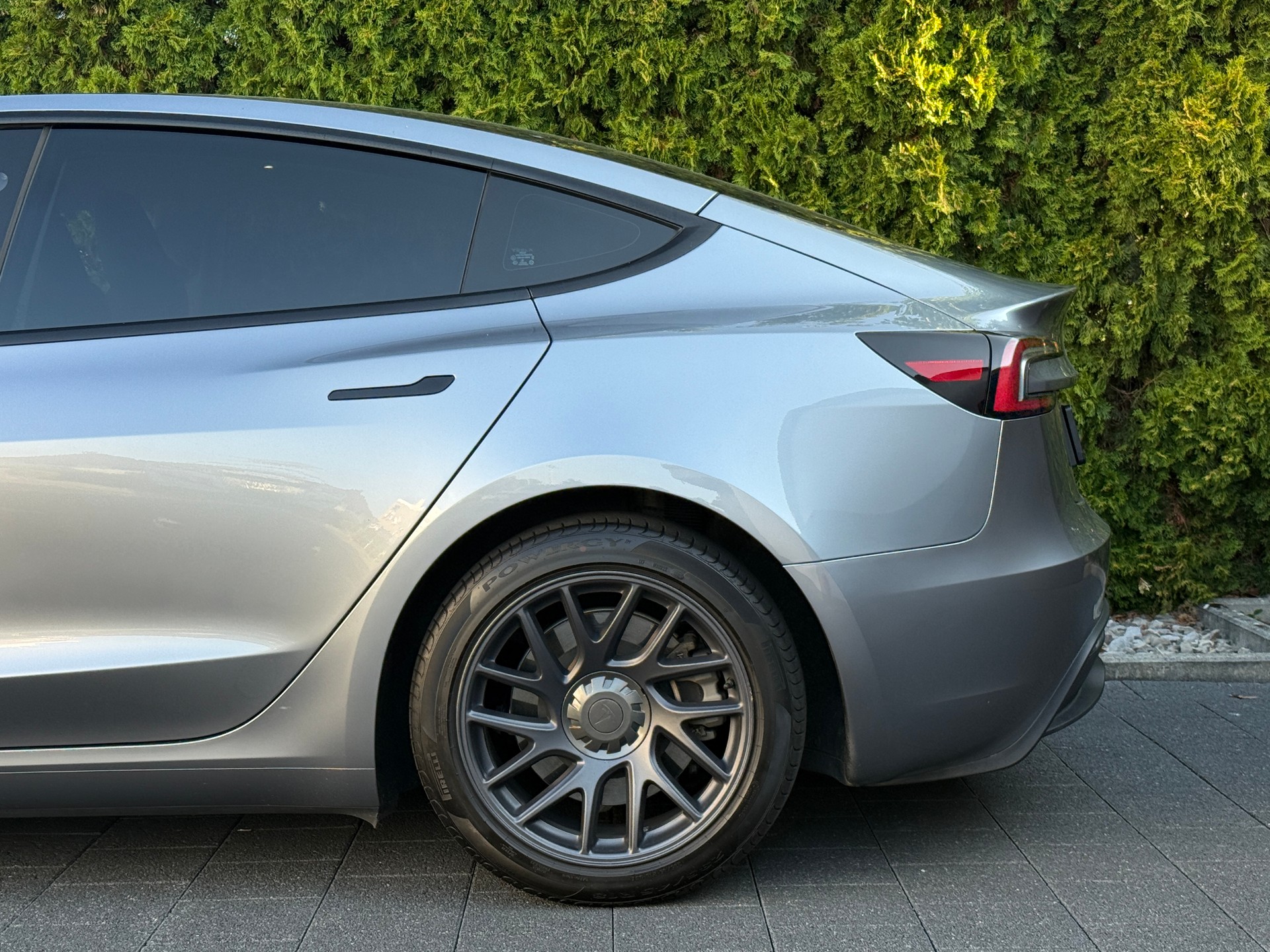 TESLA Model 3 Long Range Dual Motor AWD / Neues Modell-image-8