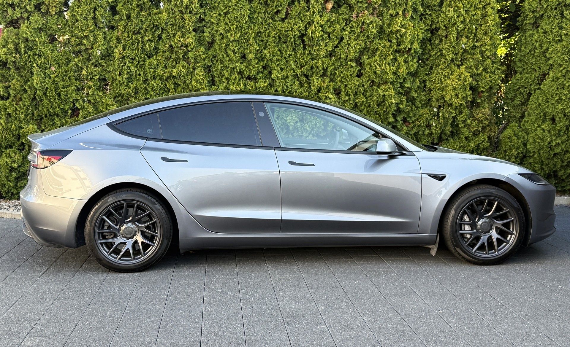 TESLA Model 3 Long Range Dual Motor AWD / Neues Modell-image-11