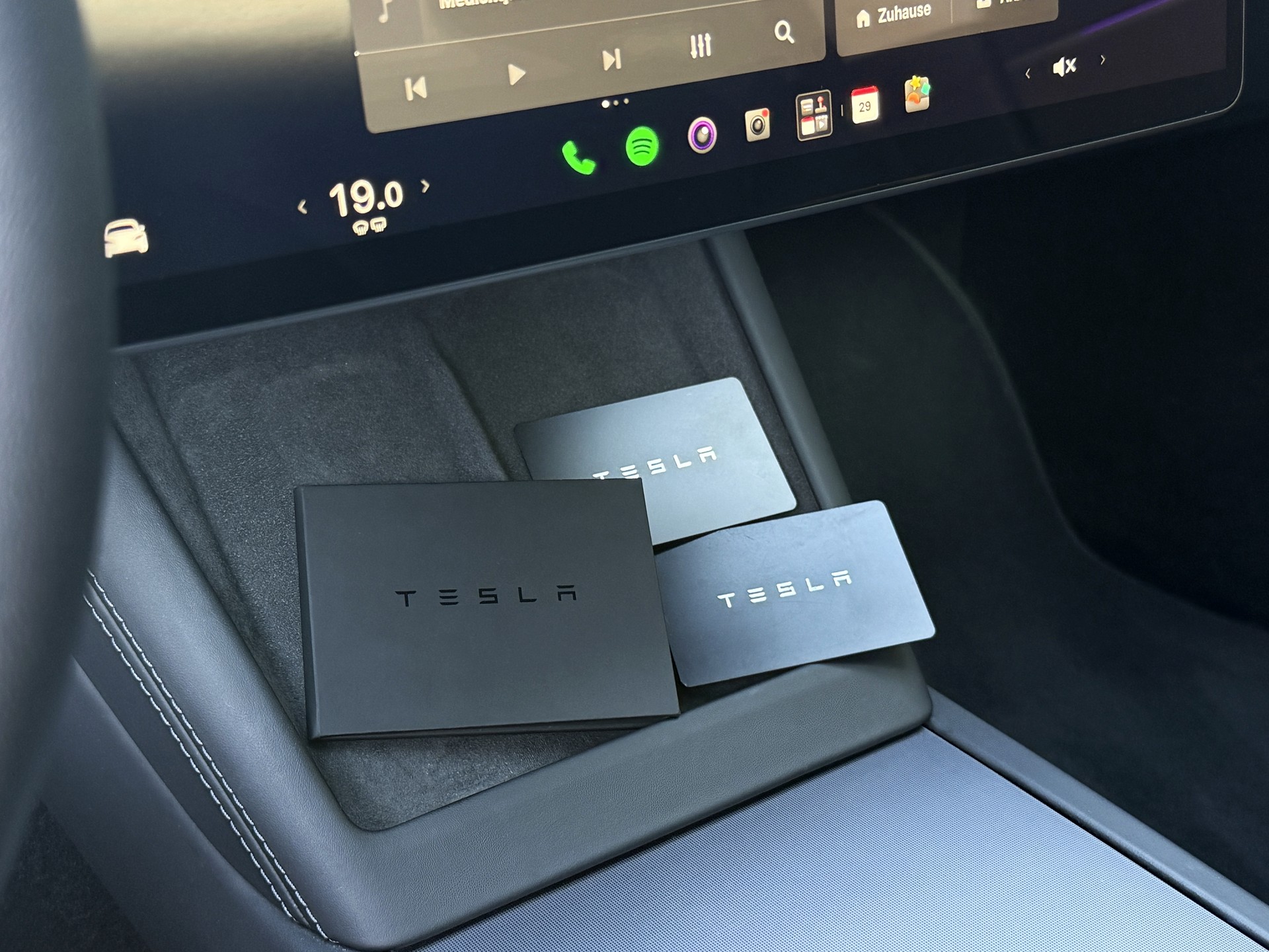 TESLA Model 3 Long Range Dual Motor AWD / Neues Modell-image-22