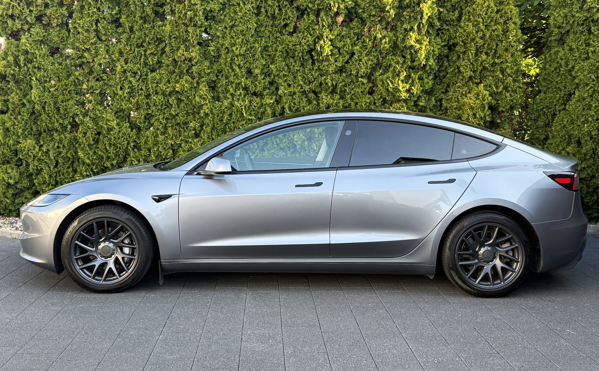 TESLA Model 3 Long Range Dual Motor AWD / Neues Modell-image-6