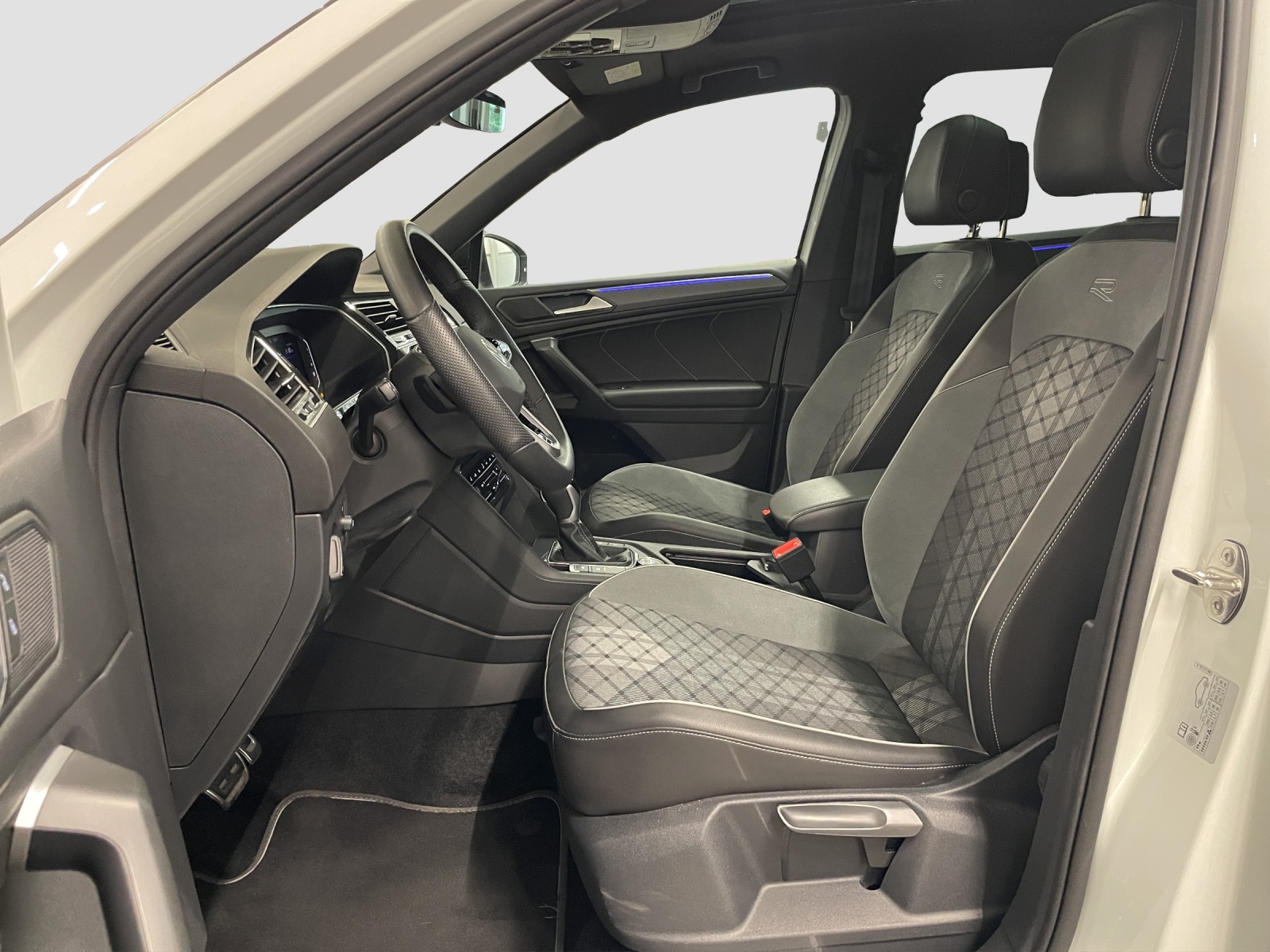 VW Tiguan Allspace 2.0TSI R-Line 4Motion DSG-image-8