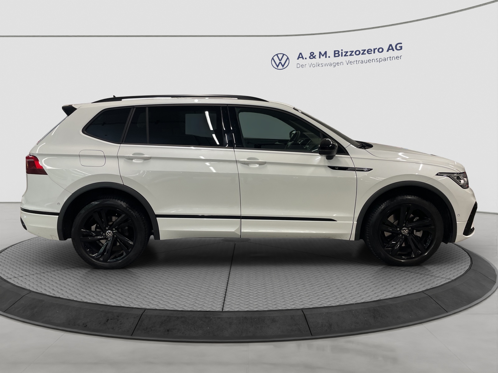 VW Tiguan Allspace 2.0TSI R-Line 4Motion DSG-image-5