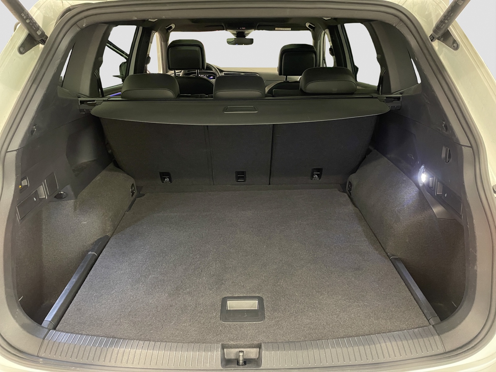VW Tiguan Allspace 2.0TSI R-Line 4Motion DSG-image-14