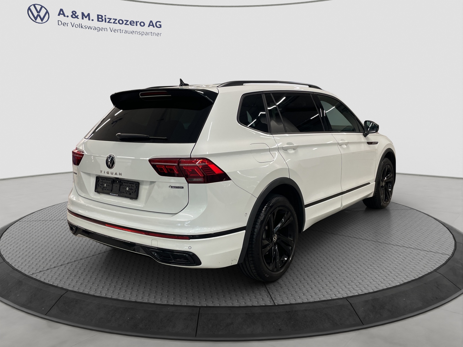 VW Tiguan Allspace 2.0TSI R-Line 4Motion DSG-image-4