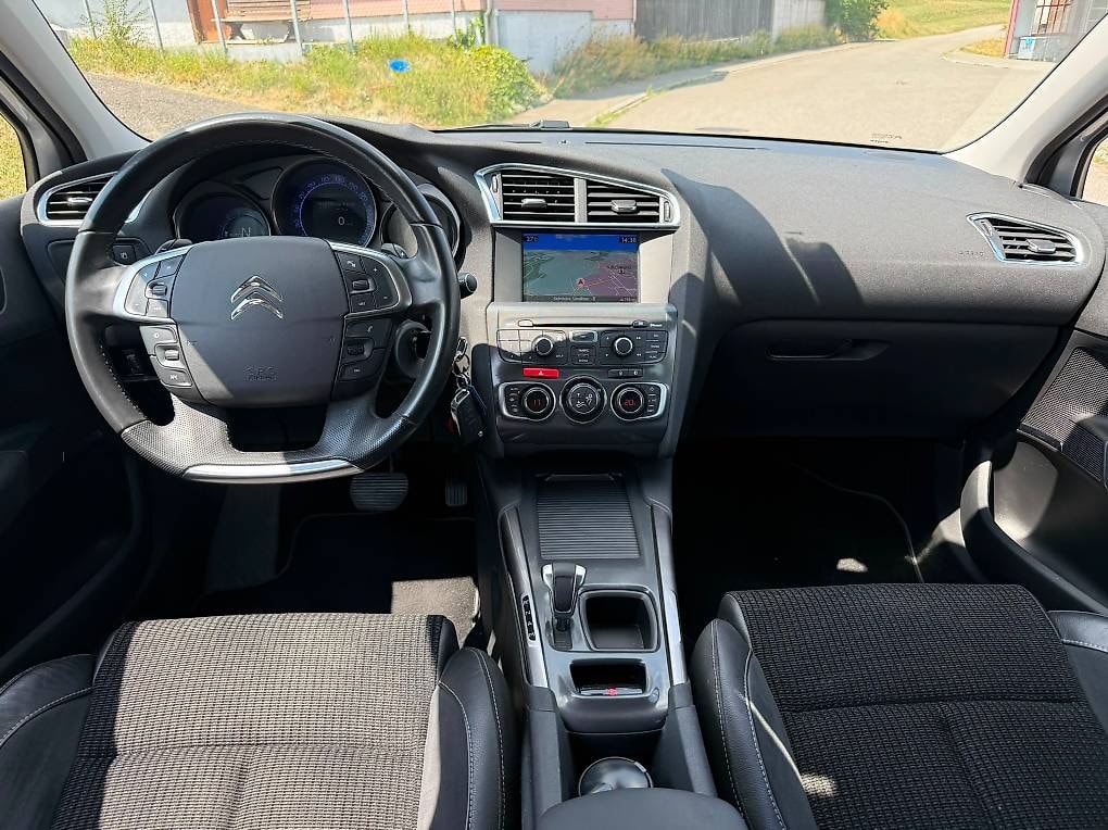 CITROEN C4 Berline 1.6 THP Exclusive EGS6-image-8