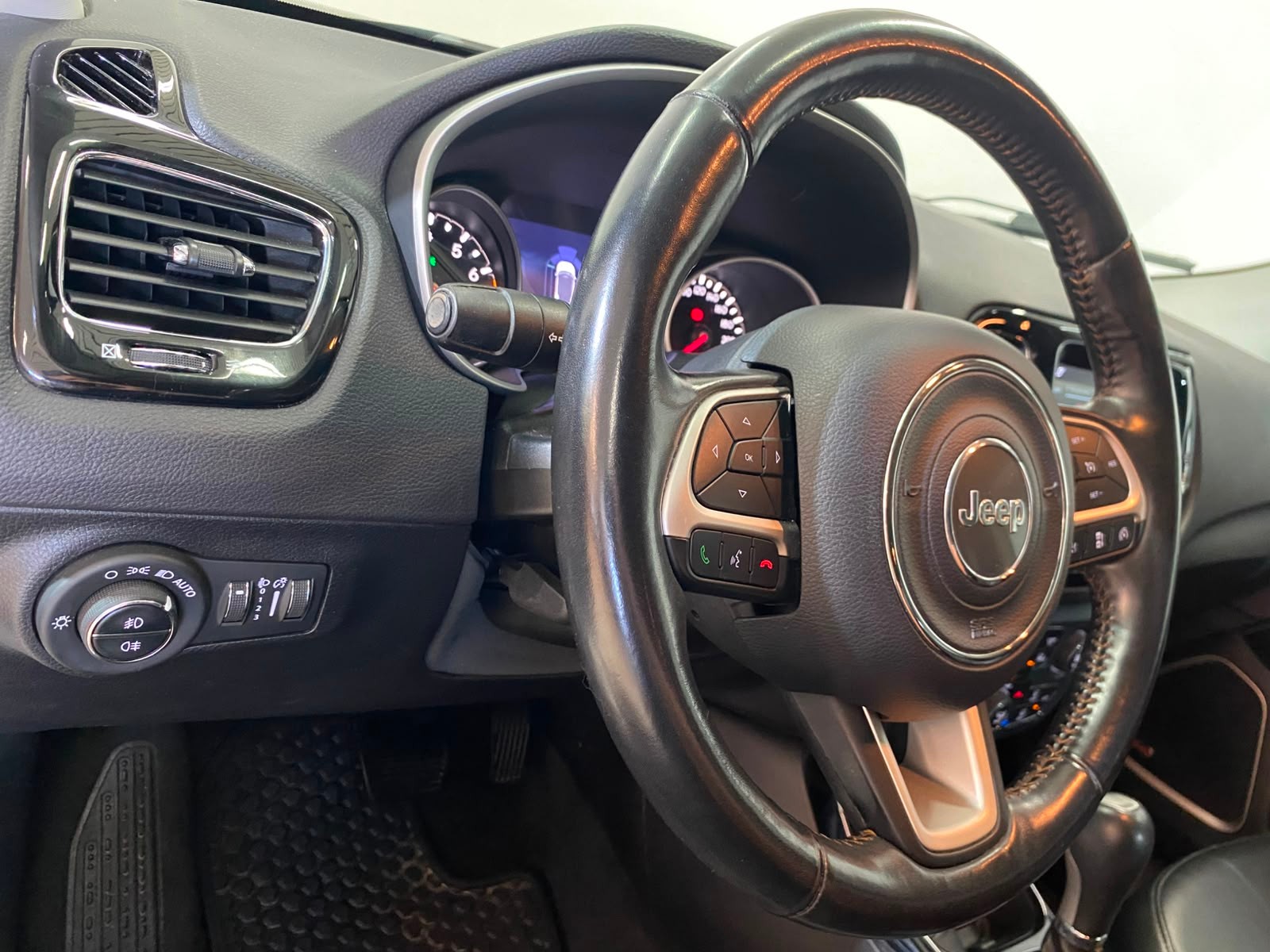 JEEP Compass 1.4 Turbo Limited AWD 9ATX-image-6