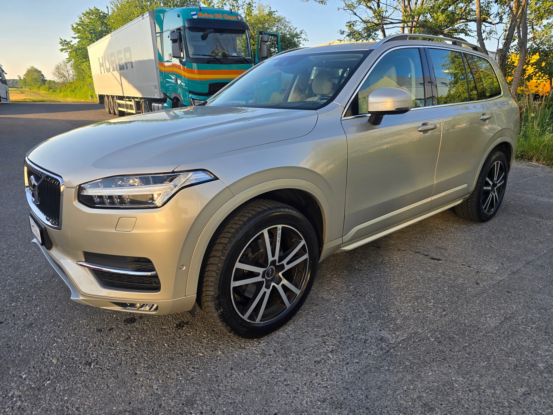 VOLVO XC90 D5 AWD Momentum Geartronic-image-2