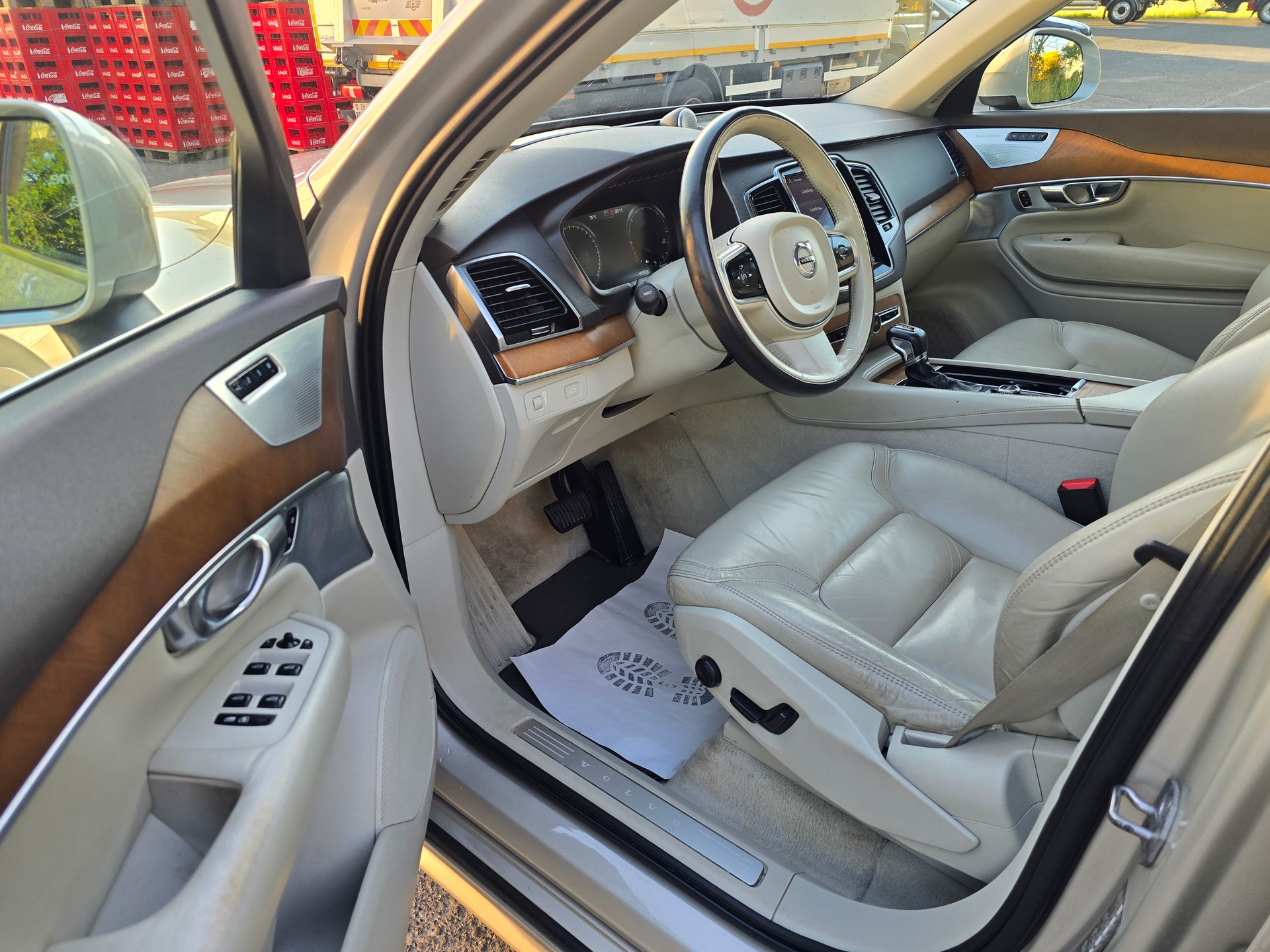 VOLVO XC90 D5 AWD Momentum Geartronic-image-15