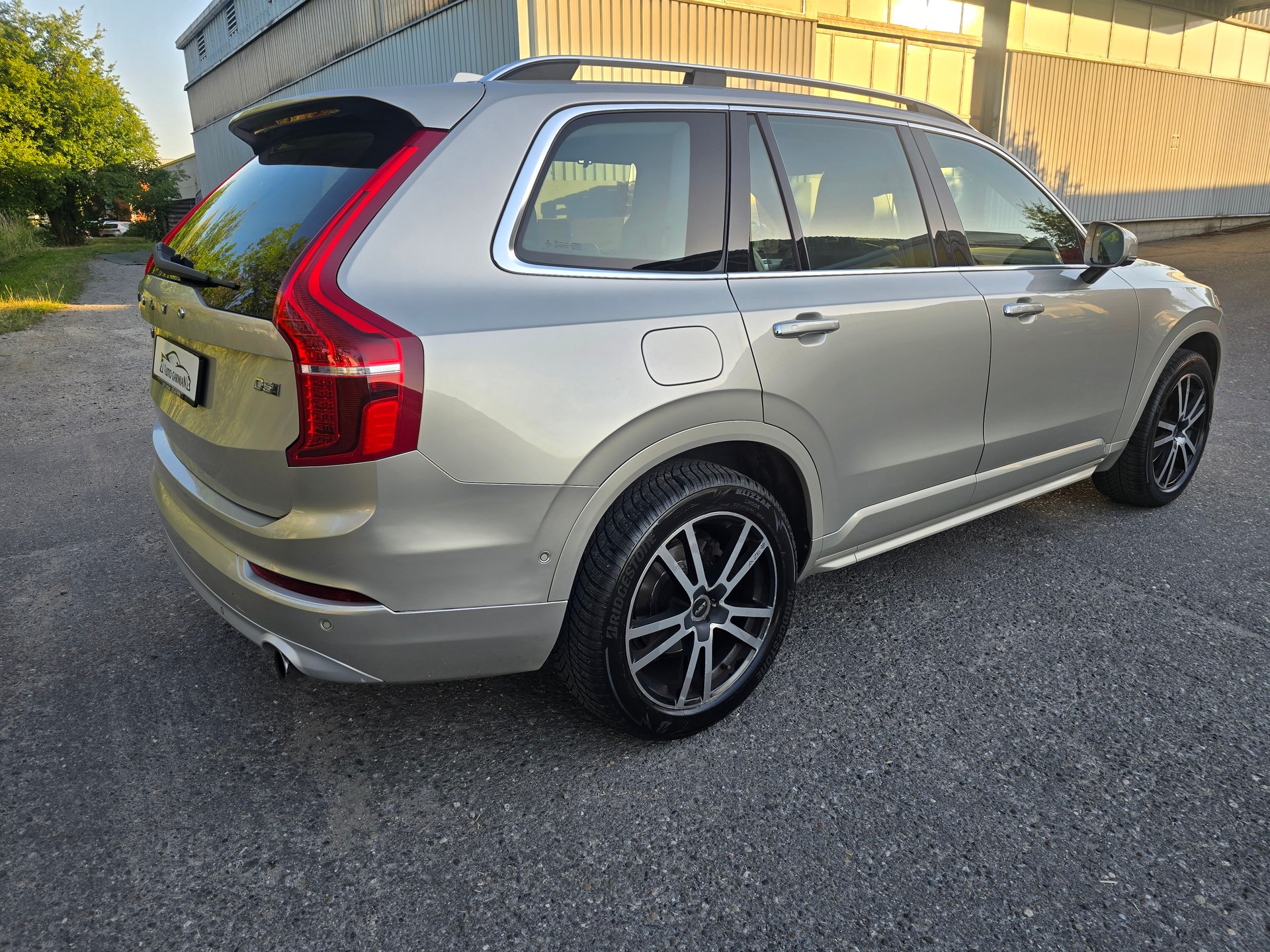 VOLVO XC90 D5 AWD Momentum Geartronic-image-5