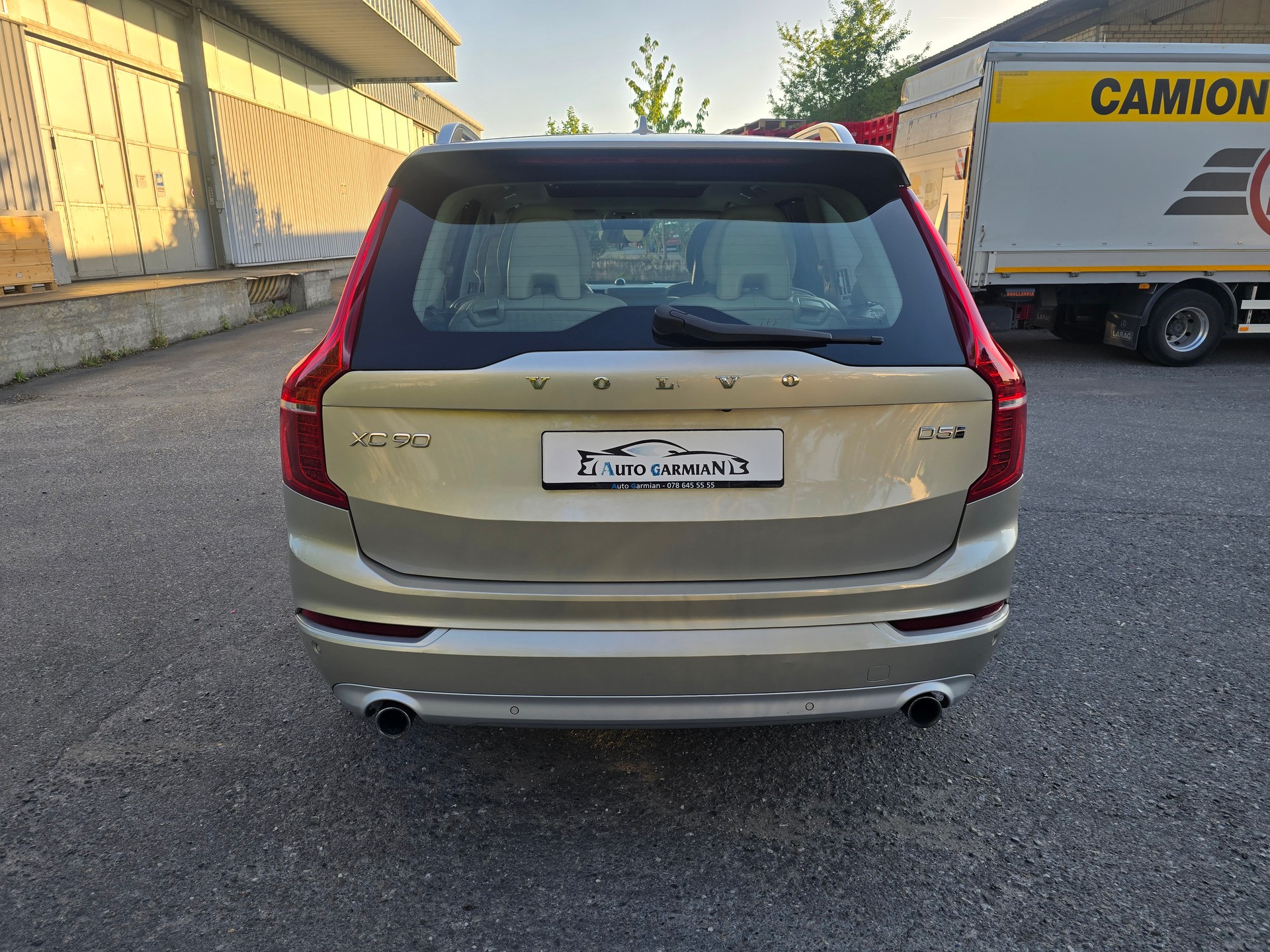 VOLVO XC90 D5 AWD Momentum Geartronic-image-3