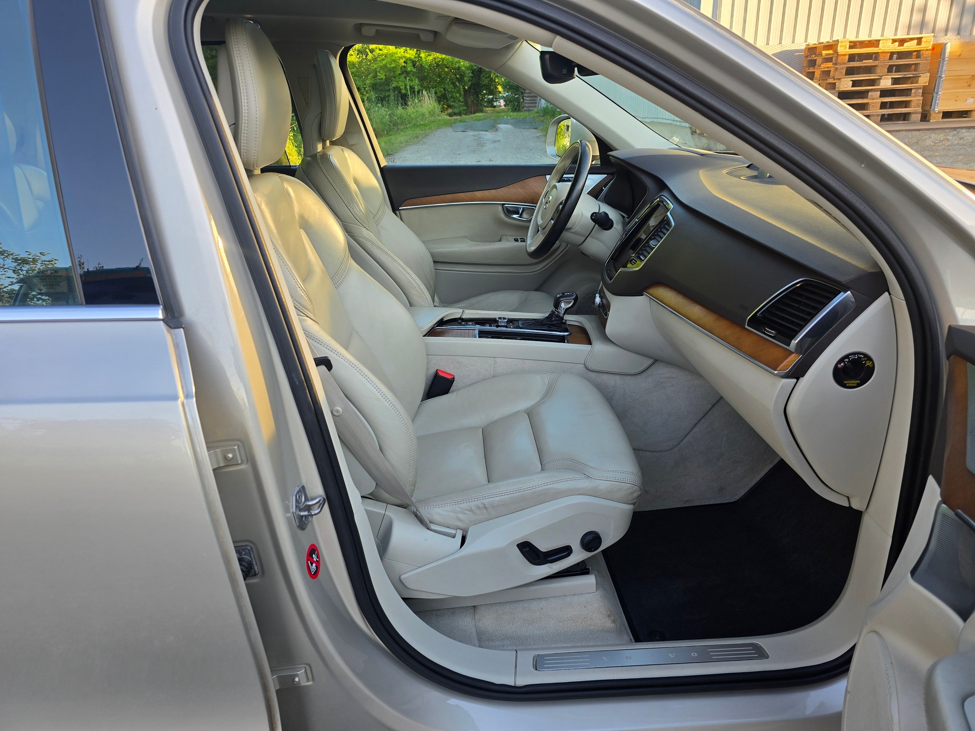 VOLVO XC90 D5 AWD Momentum Geartronic-image-12