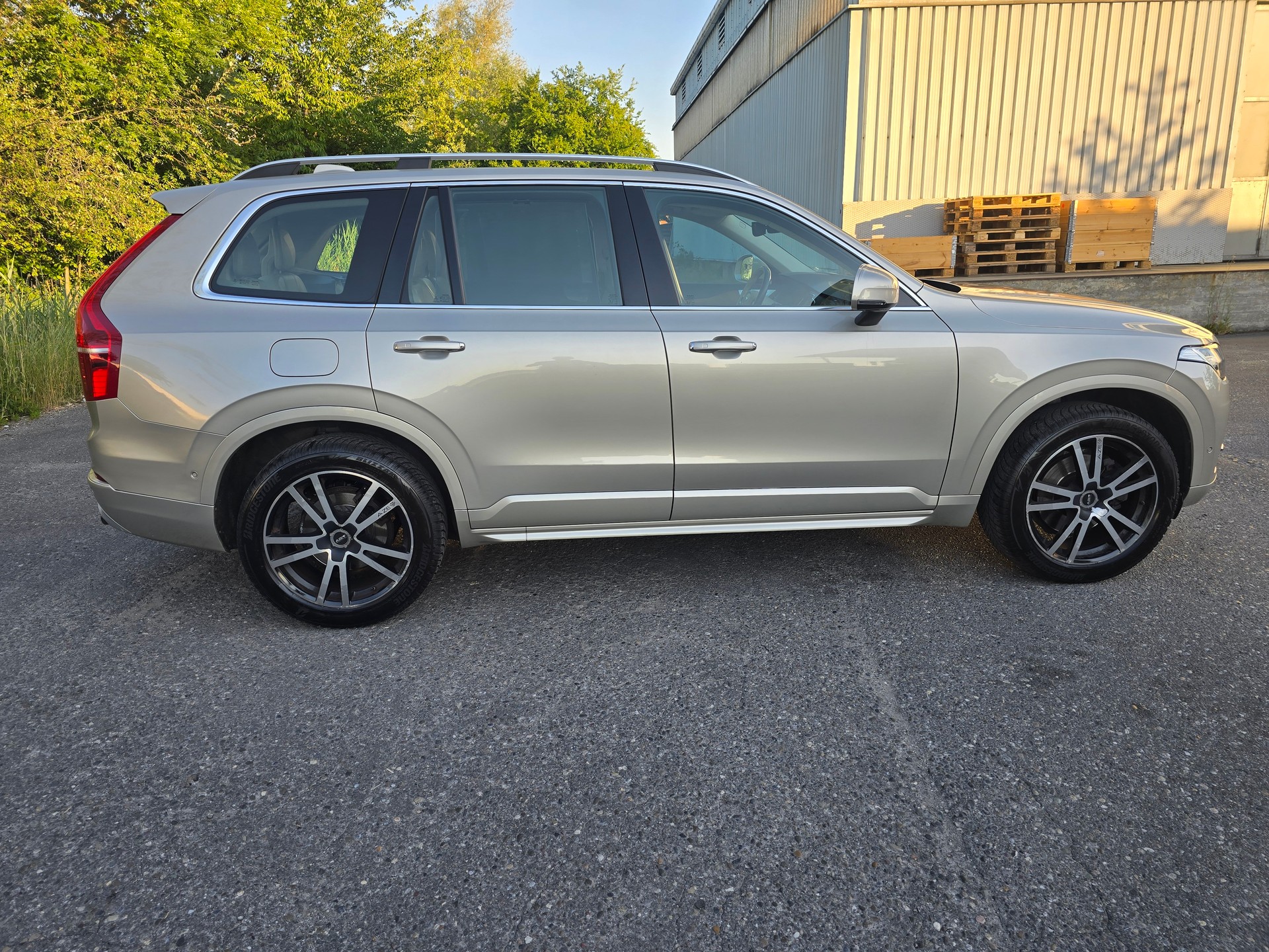 VOLVO XC90 D5 AWD Momentum Geartronic-image-11