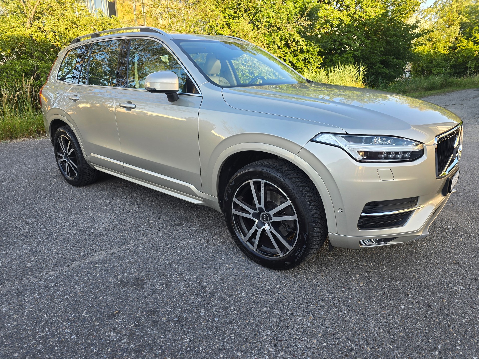 VOLVO XC90 D5 AWD Momentum Geartronic-image-1