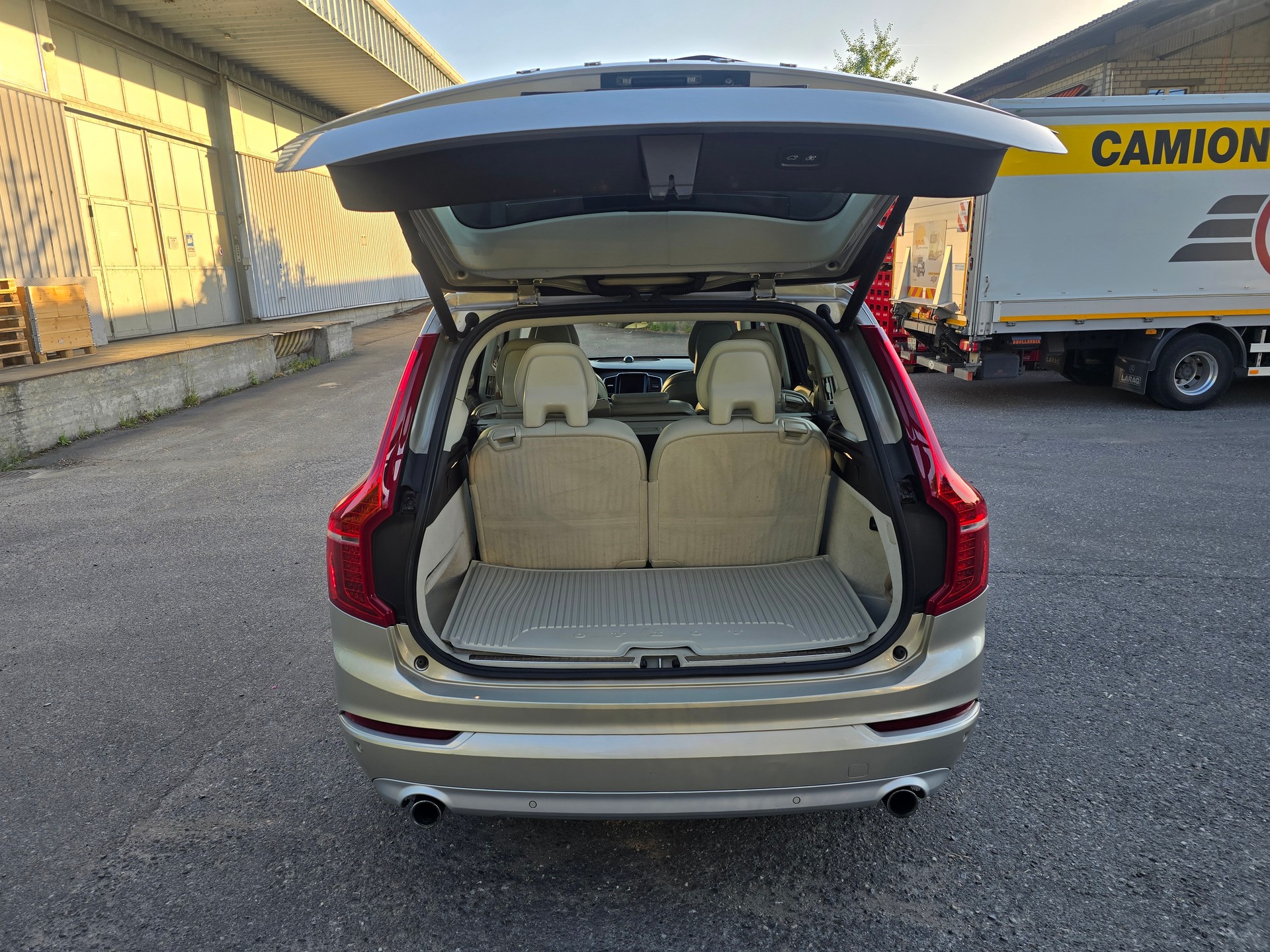 VOLVO XC90 D5 AWD Momentum Geartronic-image-6