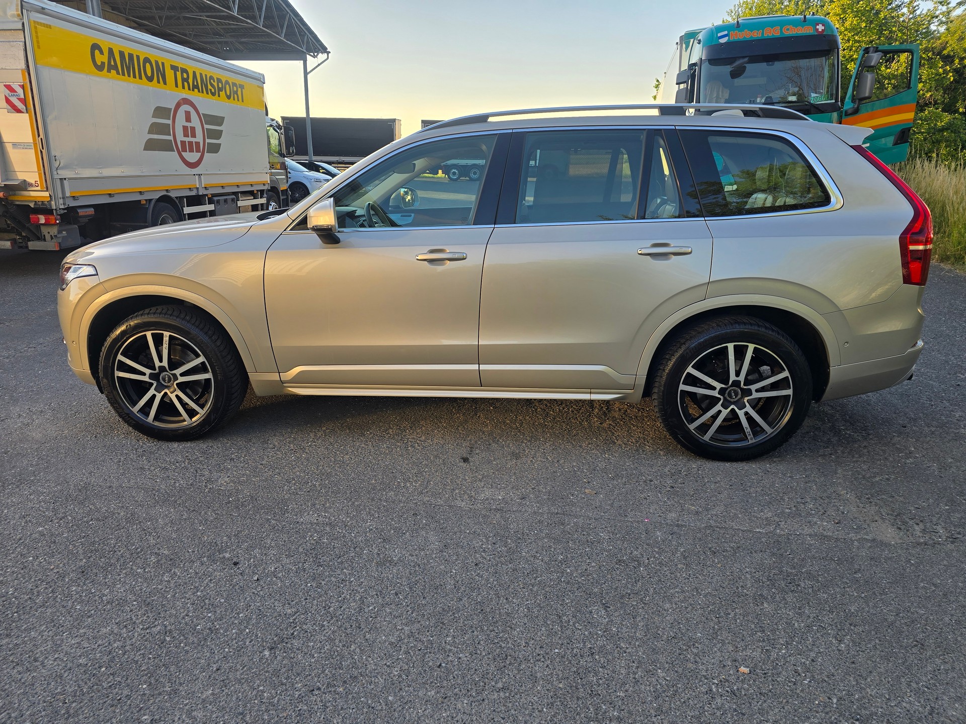 VOLVO XC90 D5 AWD Momentum Geartronic-image-10
