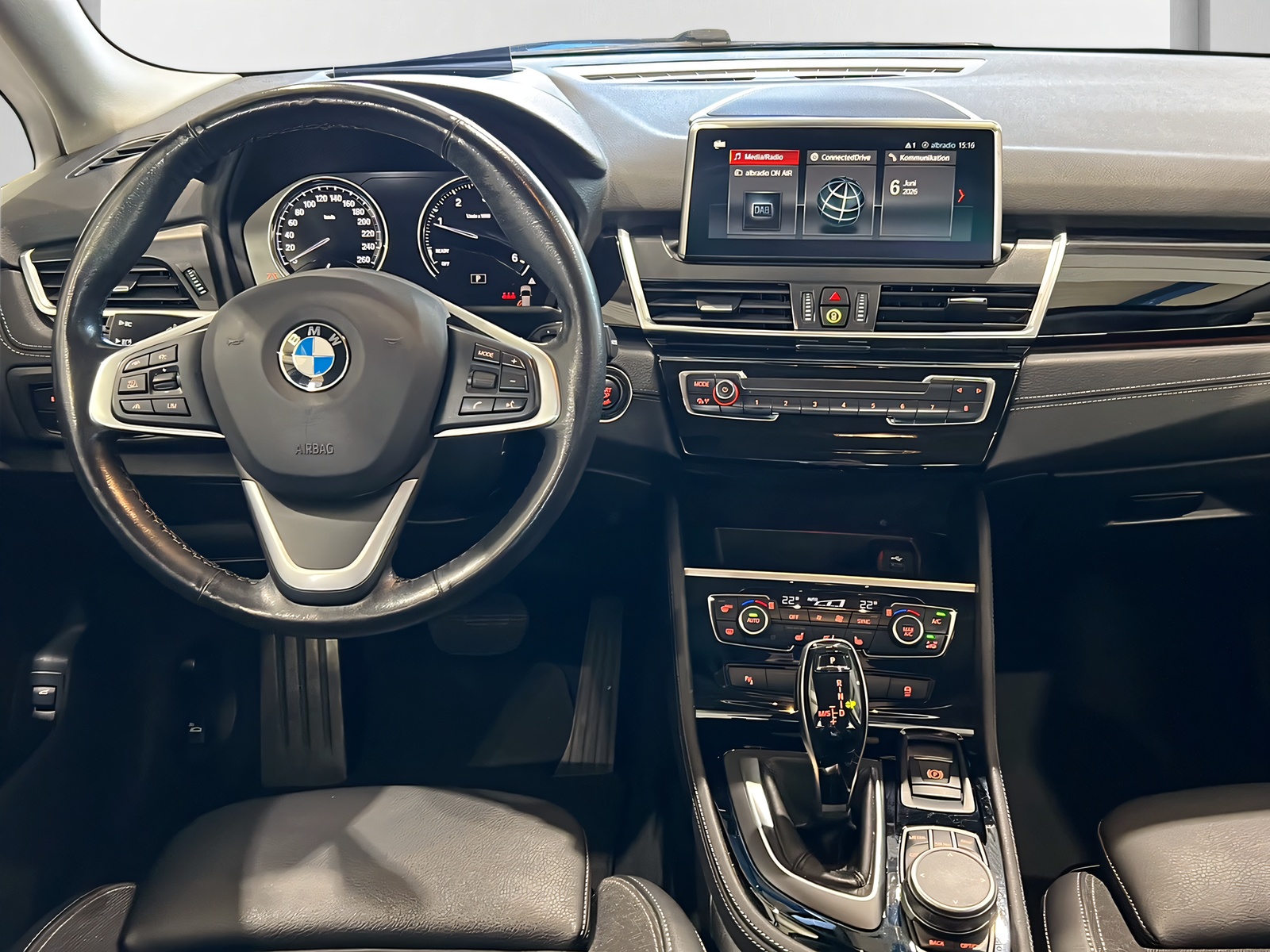 BMW 218d xDrive Active Tourer**Rückfahrtkam,AHK,Head Up Display,Tempomat ACC,CH Auslieferung,Frisch ab MFK**-image-7