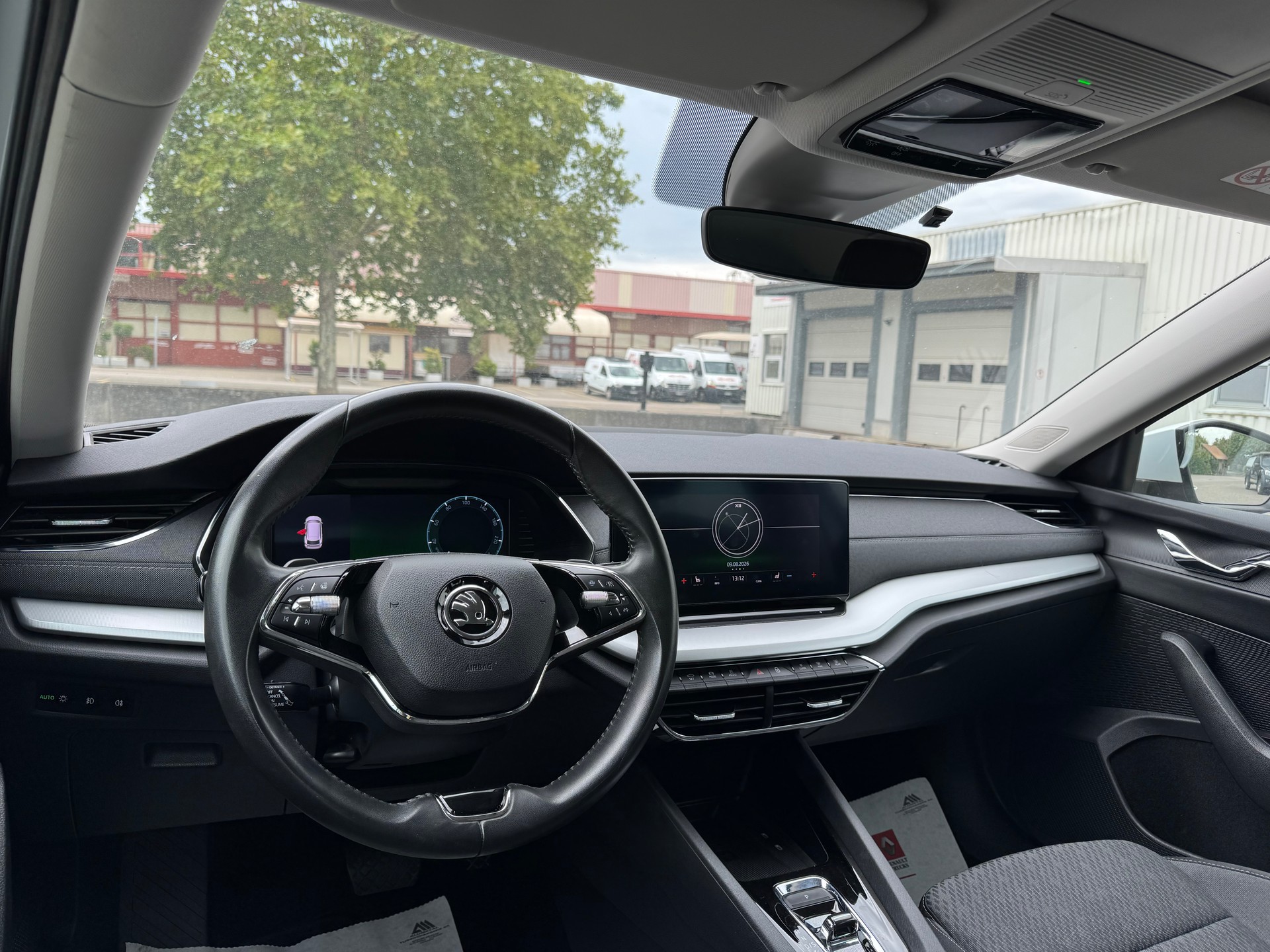 SKODA Octavia Combi 2.0 TDI DSG Ambition-image-8