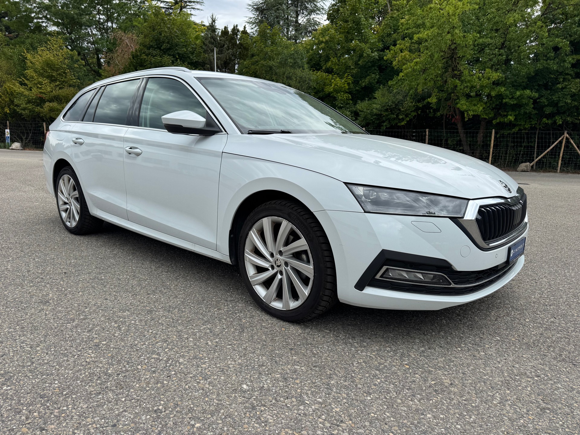 SKODA Octavia Combi 2.0 TDI DSG Ambition-image-3