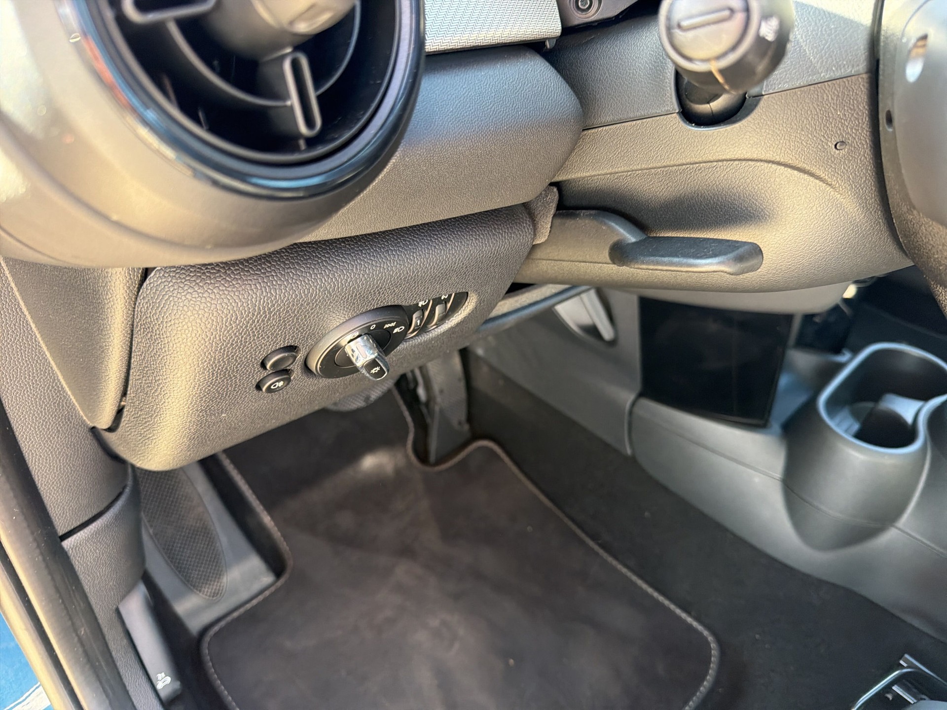MINI Cooper SE Mosaert Edition-image-14