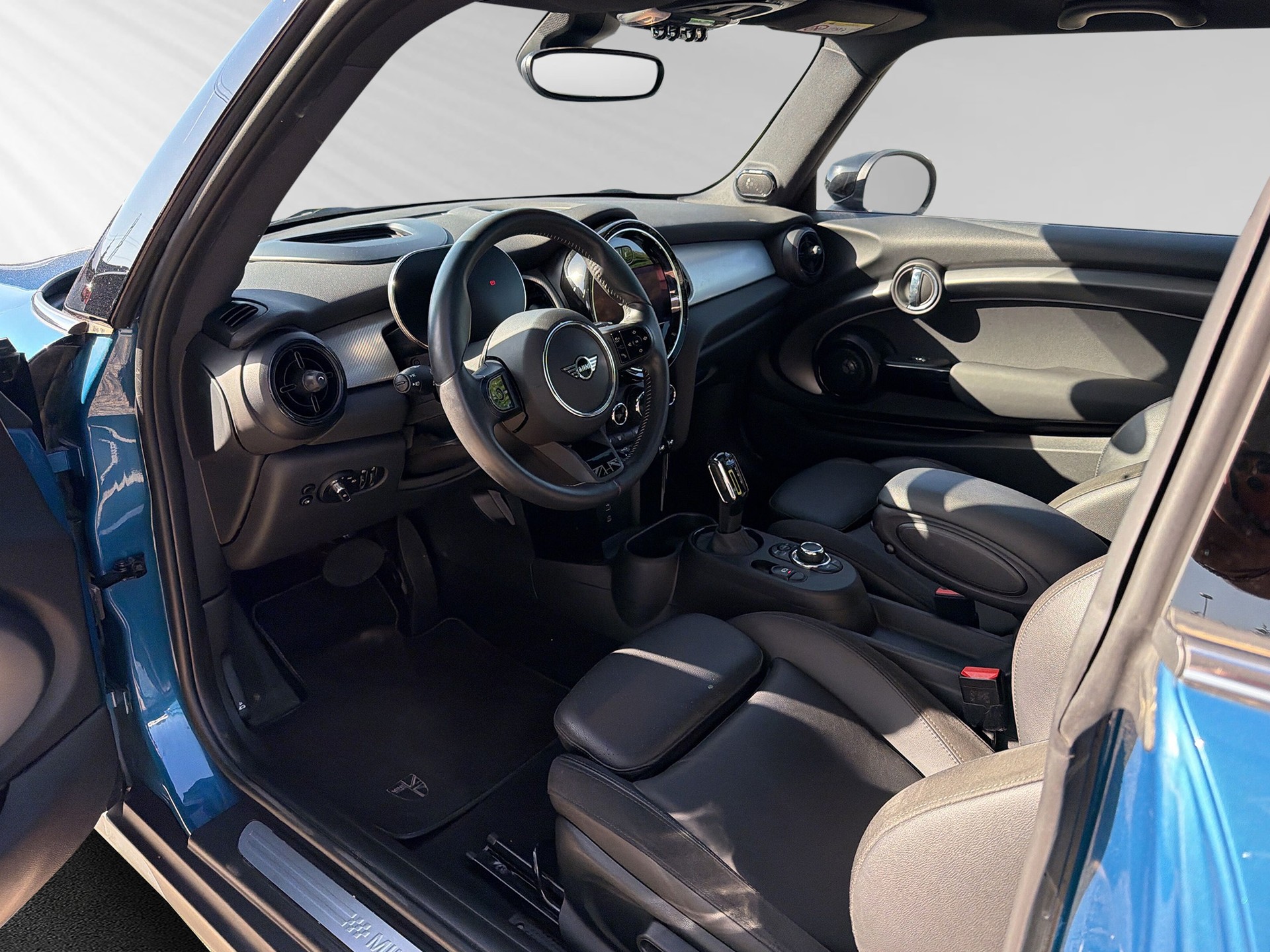 MINI Cooper SE Mosaert Edition-image-15