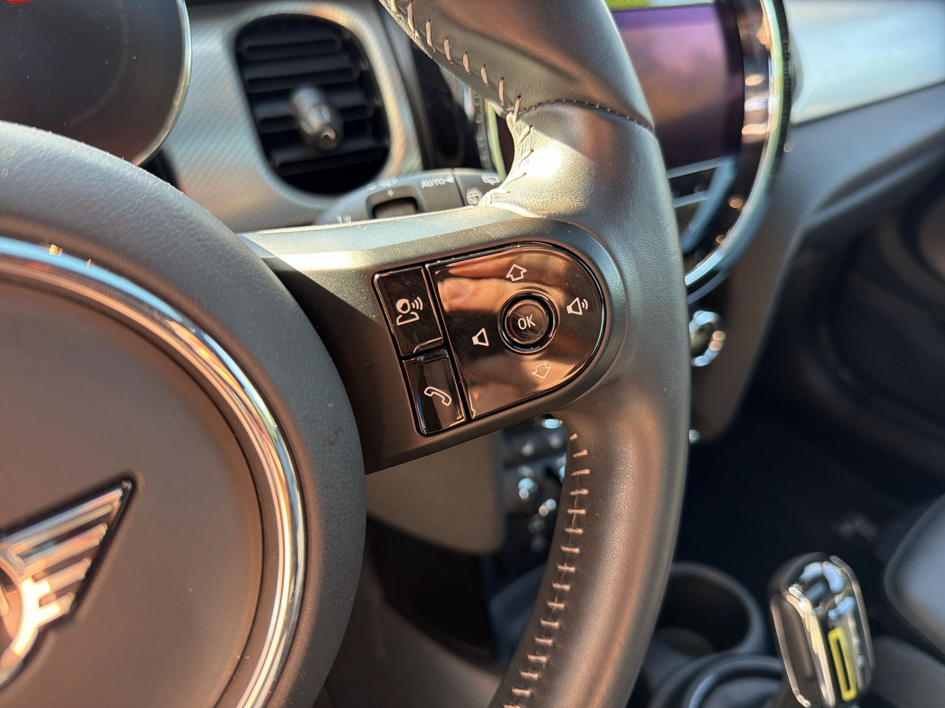 MINI Cooper SE Mosaert Edition-image-11