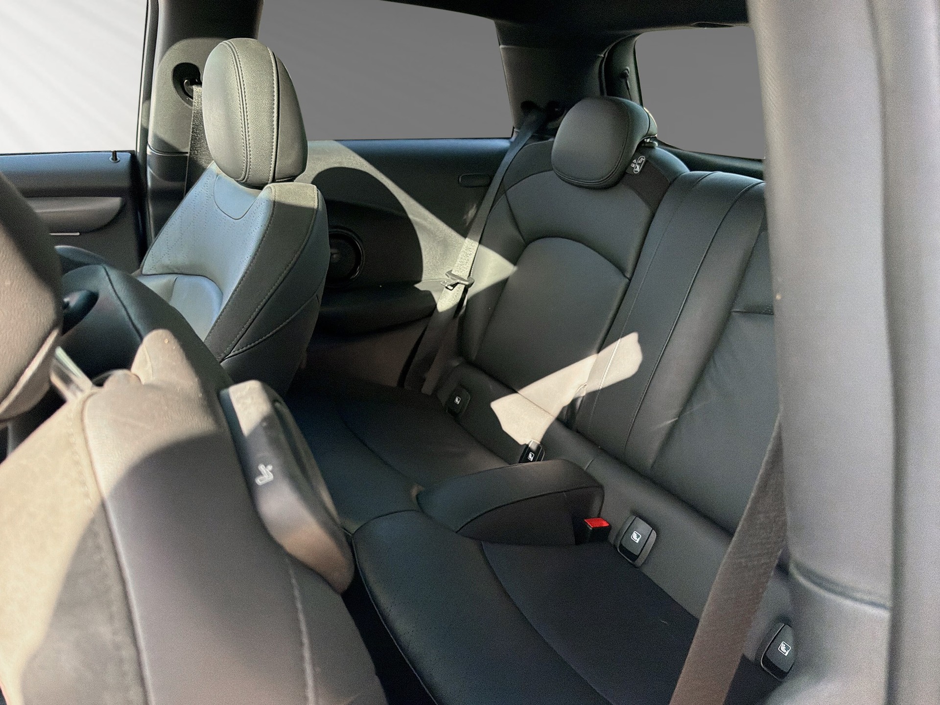 MINI Cooper SE Mosaert Edition-image-17