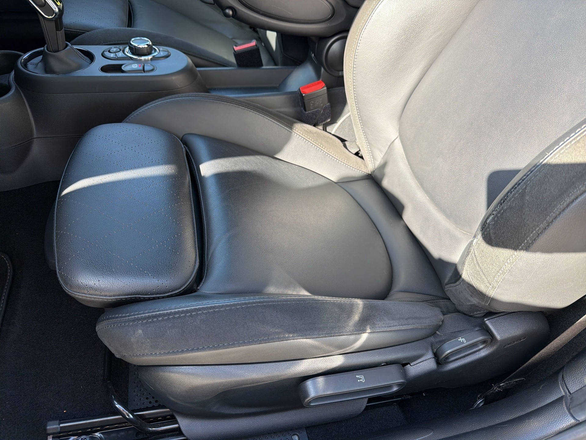 MINI Cooper SE Mosaert Edition-image-13