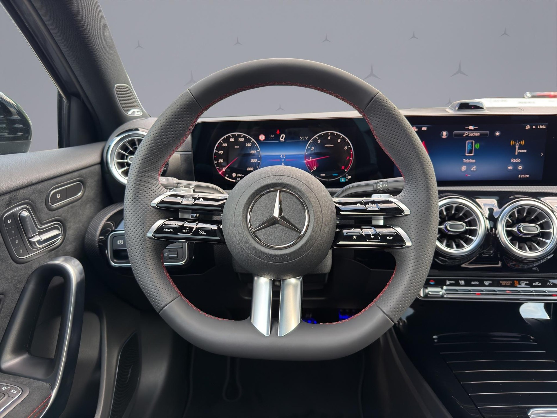 MERCEDES-BENZ A 250 AMG Line 4m-image-12