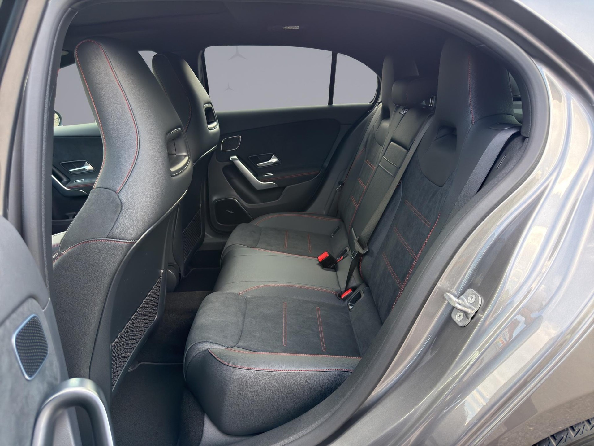 MERCEDES-BENZ A 250 AMG Line 4m-image-10