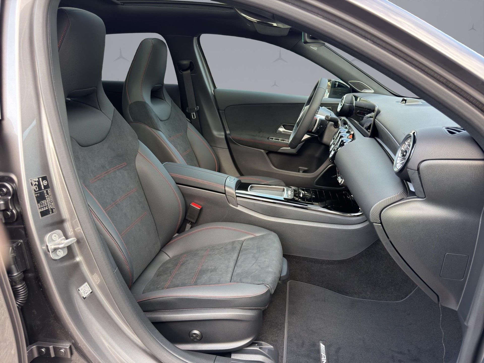 MERCEDES-BENZ A 250 AMG Line 4m-image-15