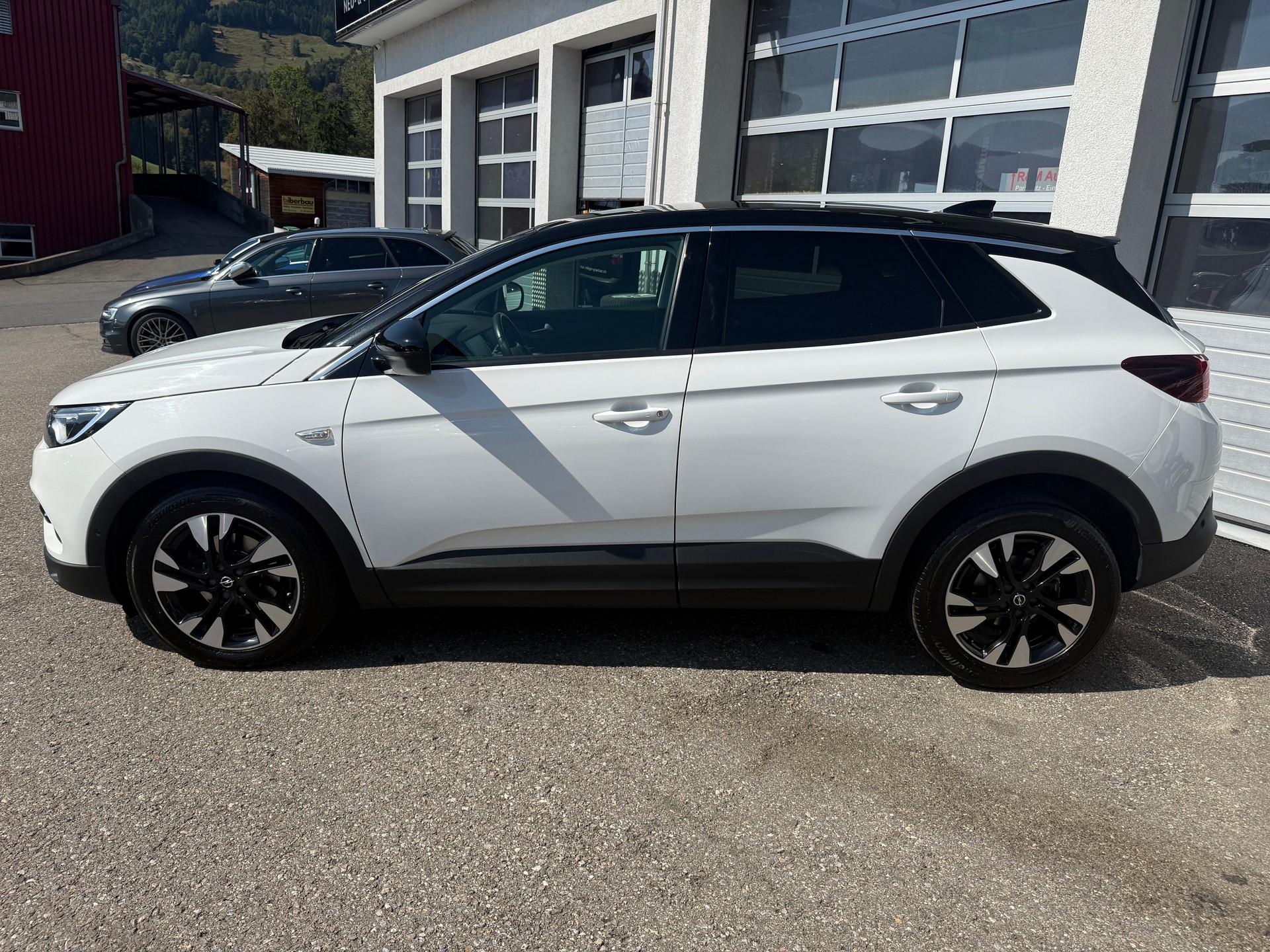 OPEL Grandland X 1.2i TP Excellence Automatik-showroom-element-1