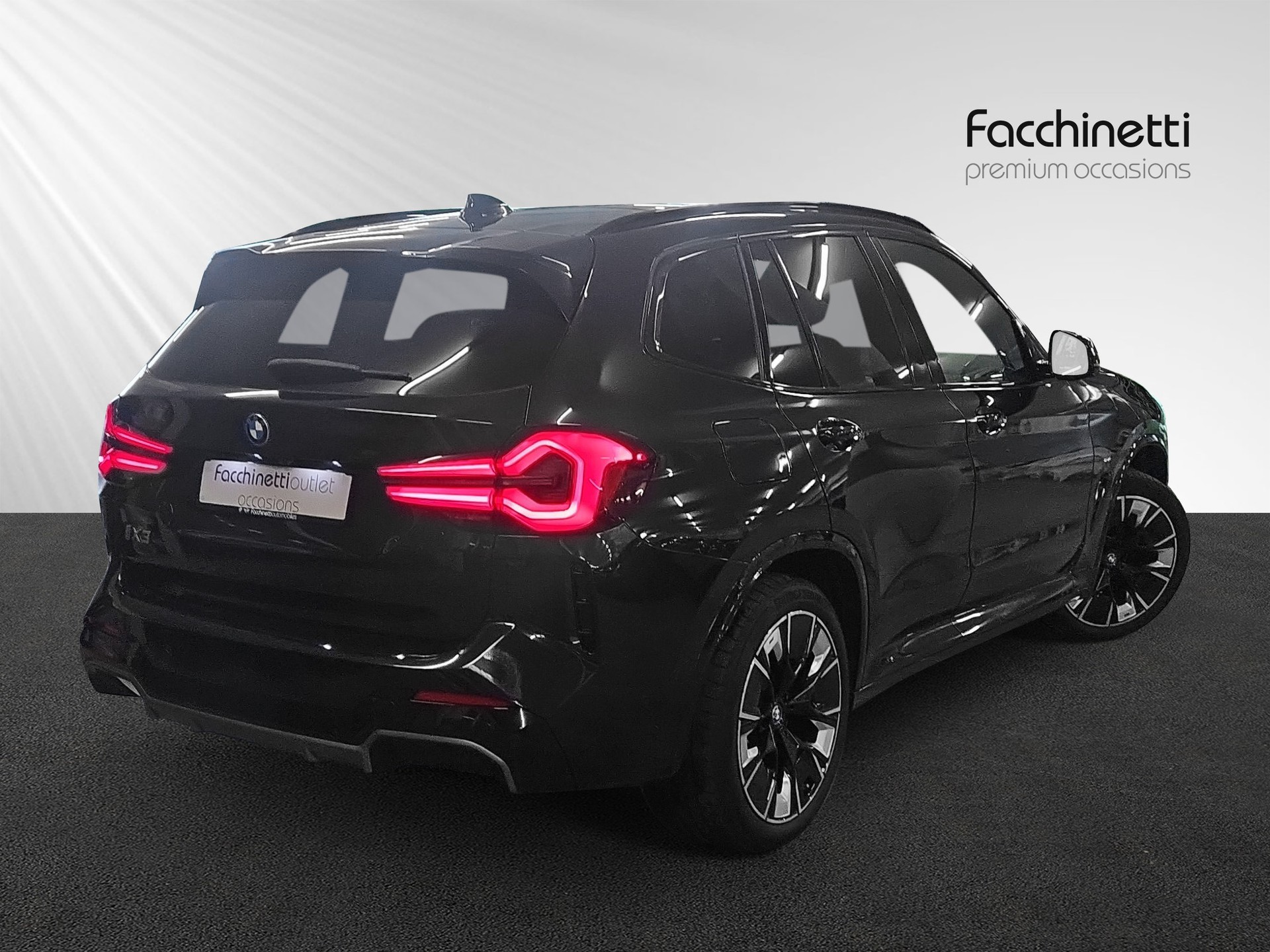 BMW iX3 M Sport Impressive-showroom-element-2