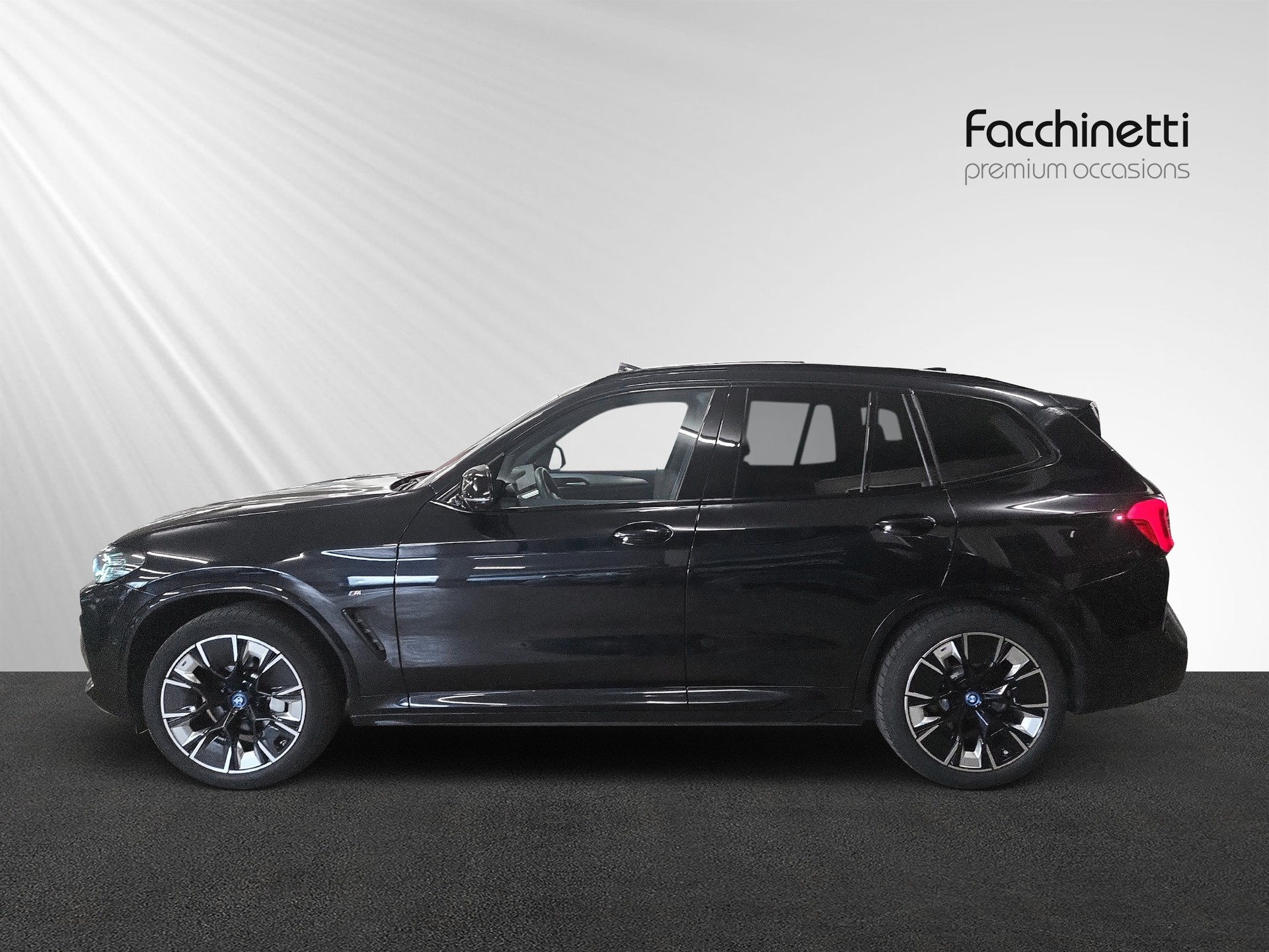 BMW iX3 M Sport Impressive-showroom-element-1