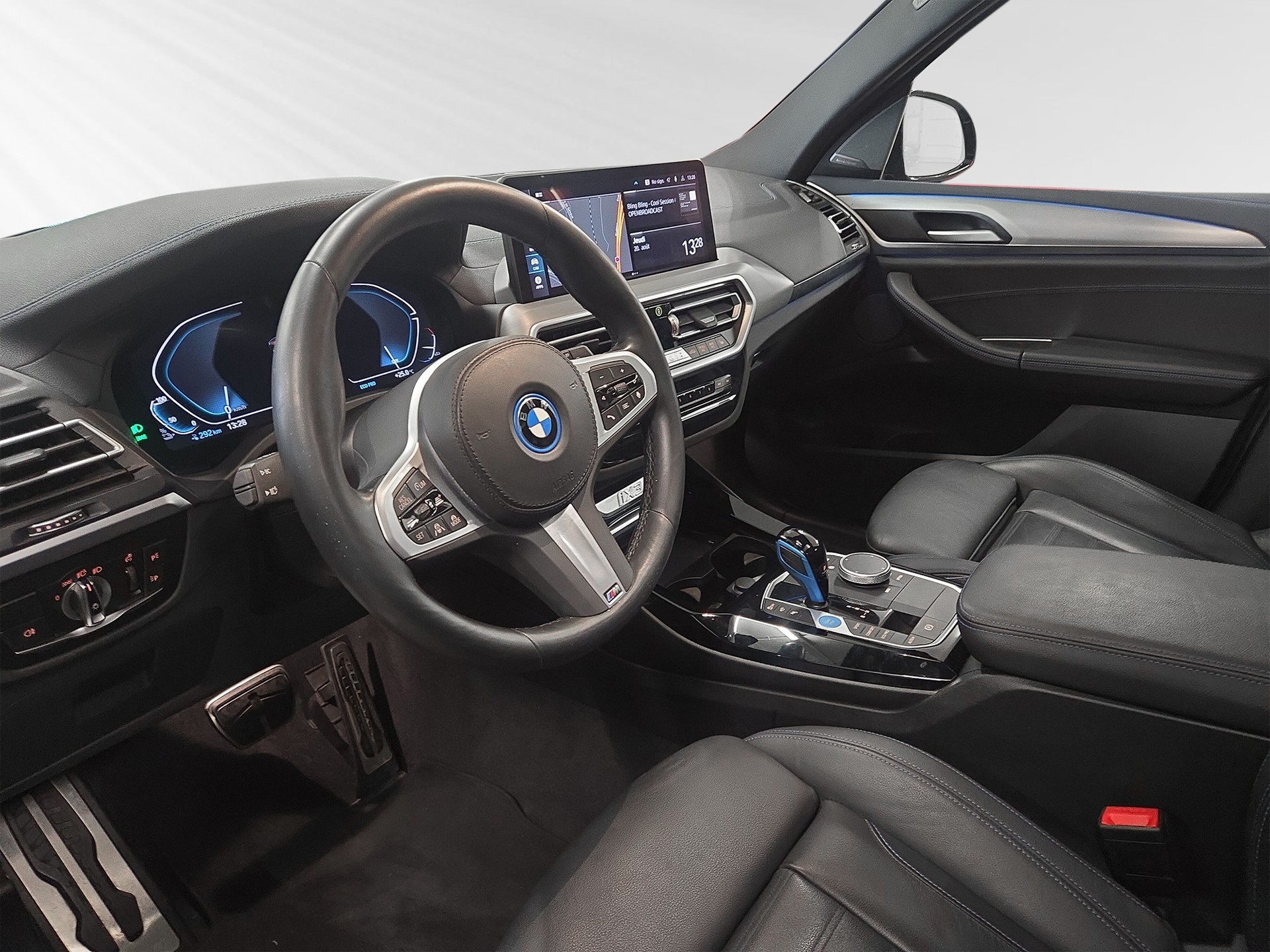 BMW iX3 M Sport Impressive-showroom-element-3