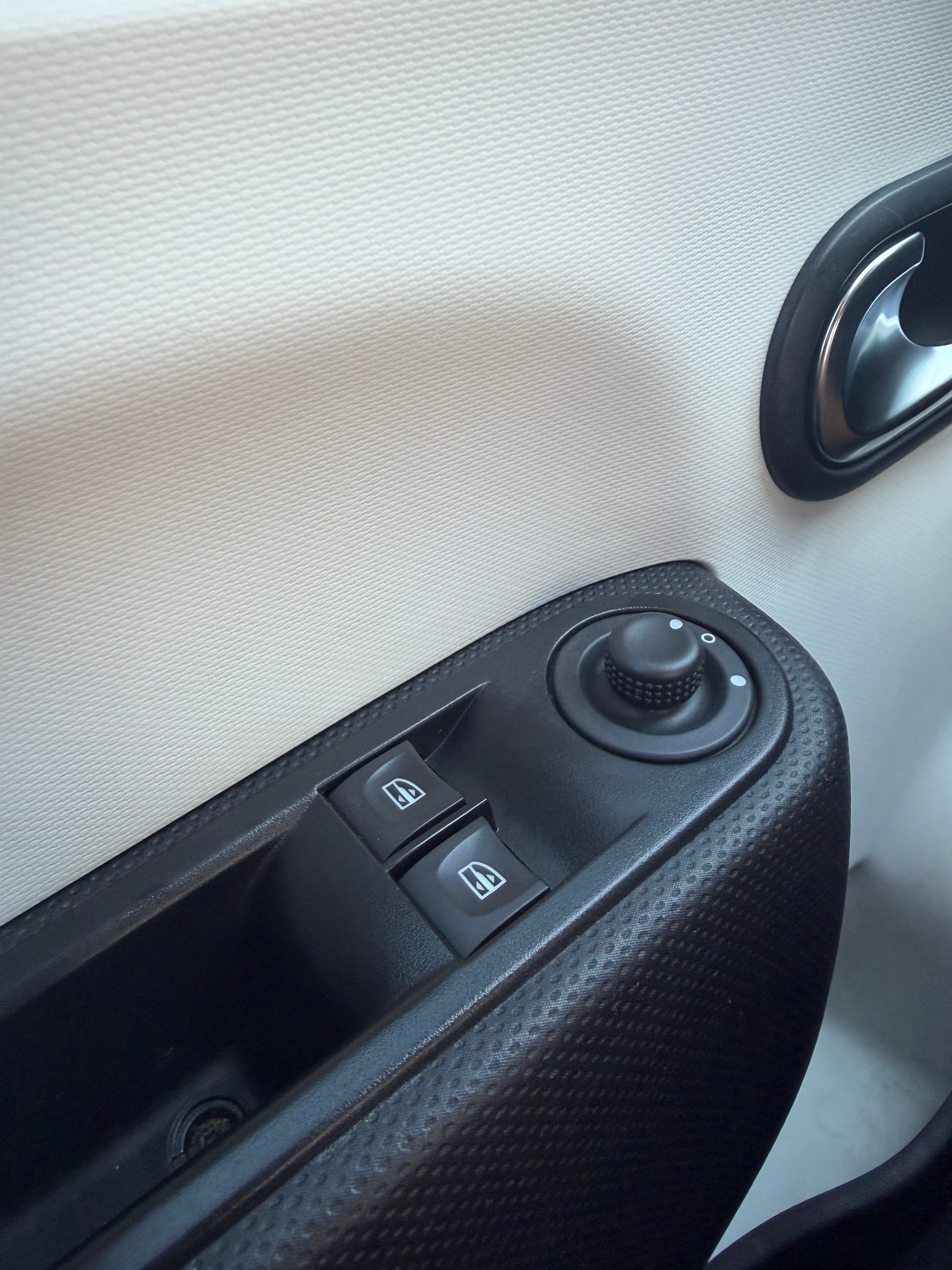 RENAULT Twingo 0.9 TCe 90 Intens-image-12