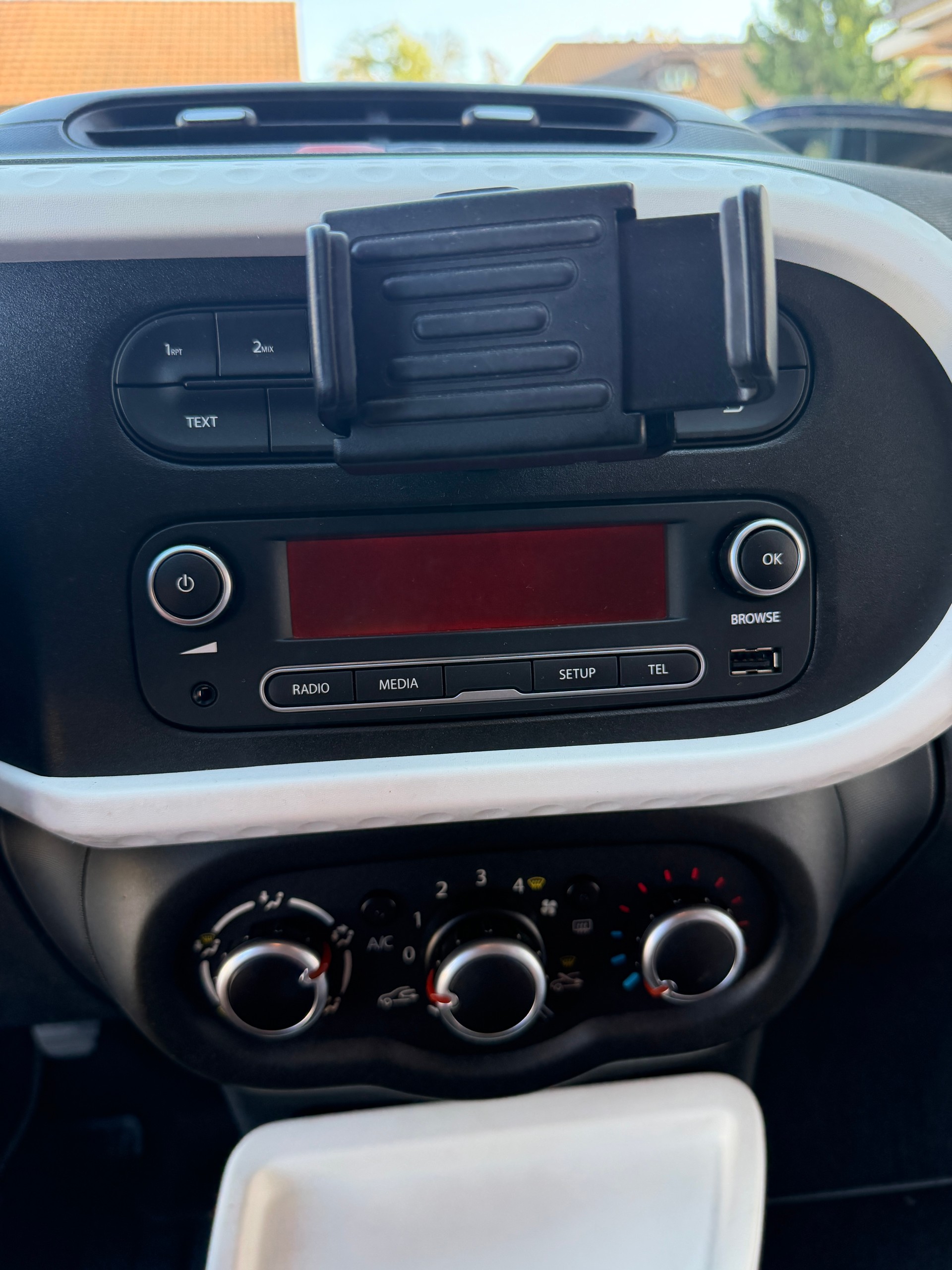 RENAULT Twingo 0.9 TCe 90 Intens-image-9