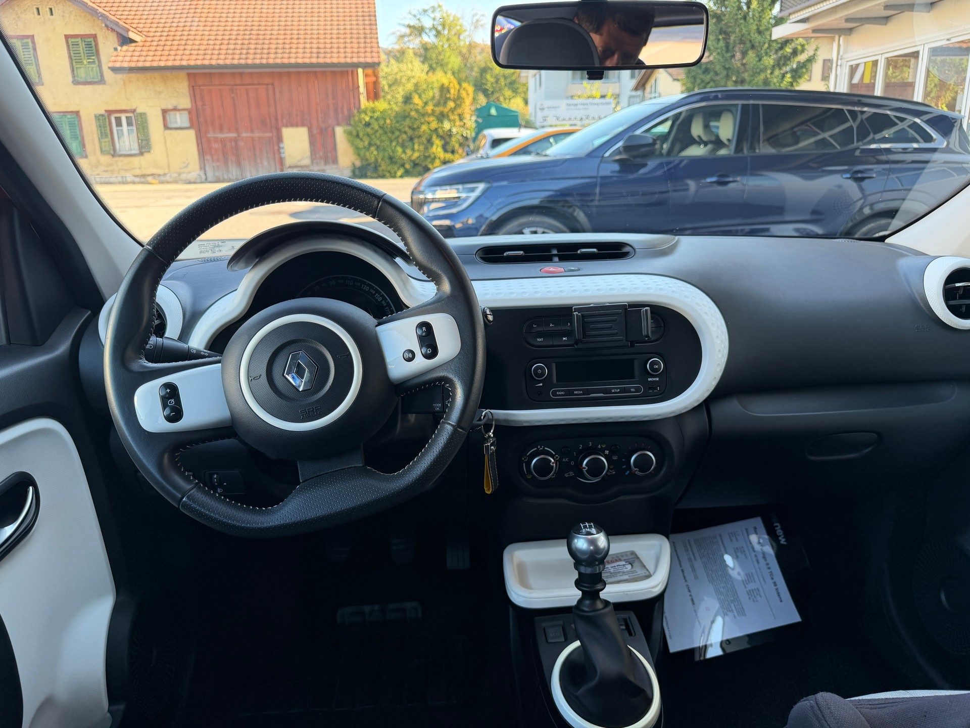 RENAULT Twingo 0.9 TCe 90 Intens-image-4