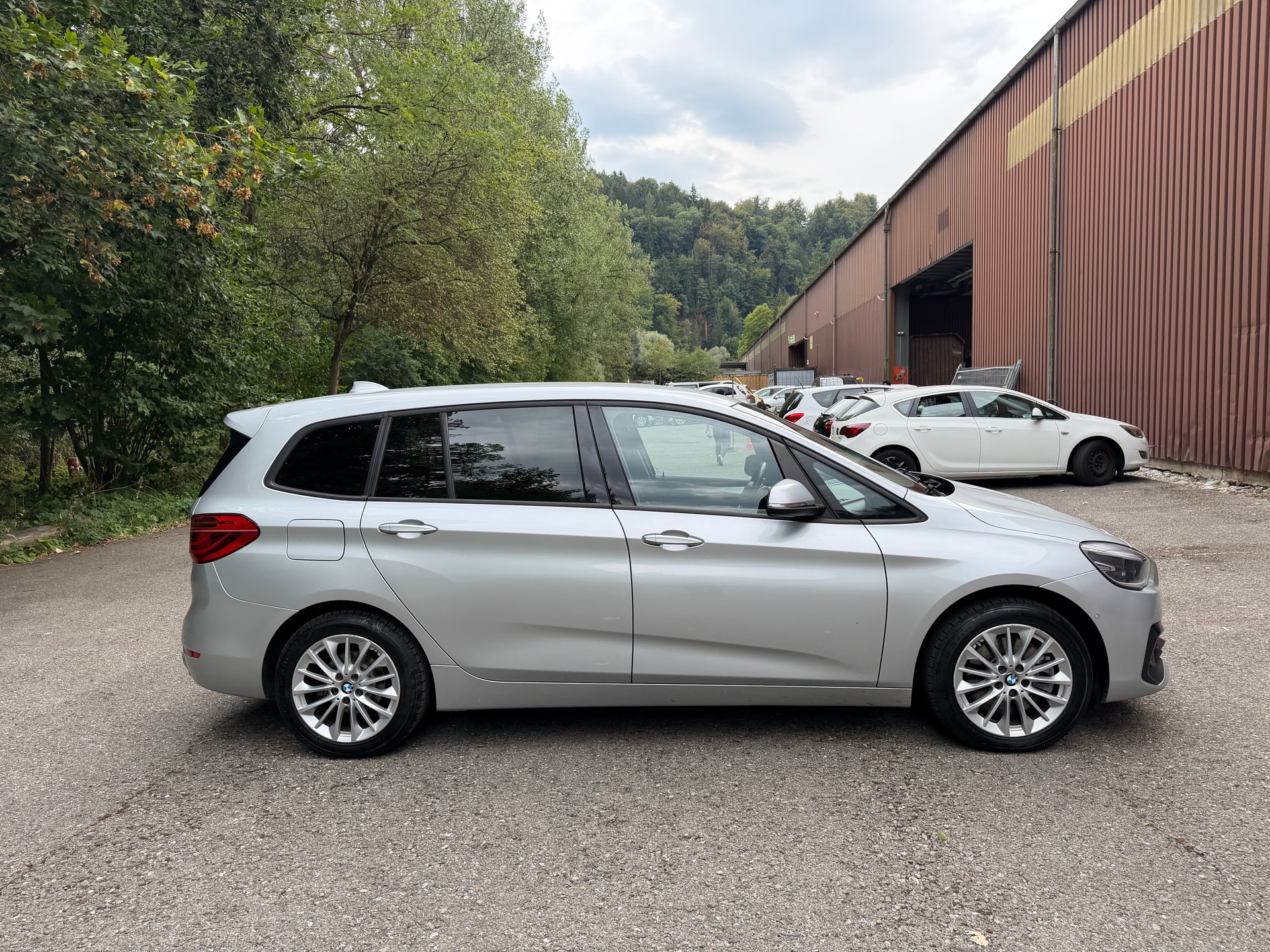 BMW 218d xDrive Gran Tourer Steptronic M Sport-image-3