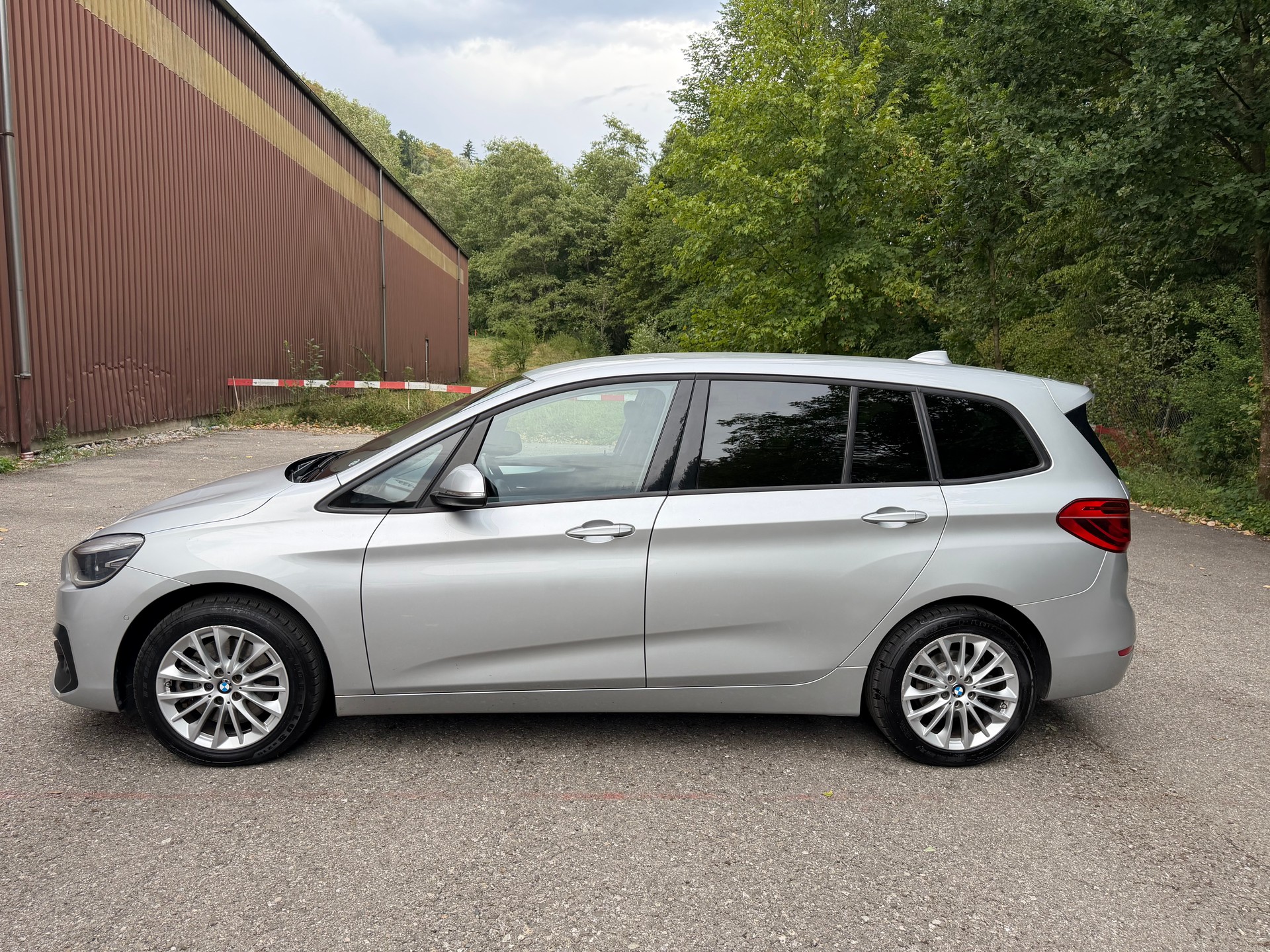 BMW 218d xDrive Gran Tourer Steptronic M Sport-image-4