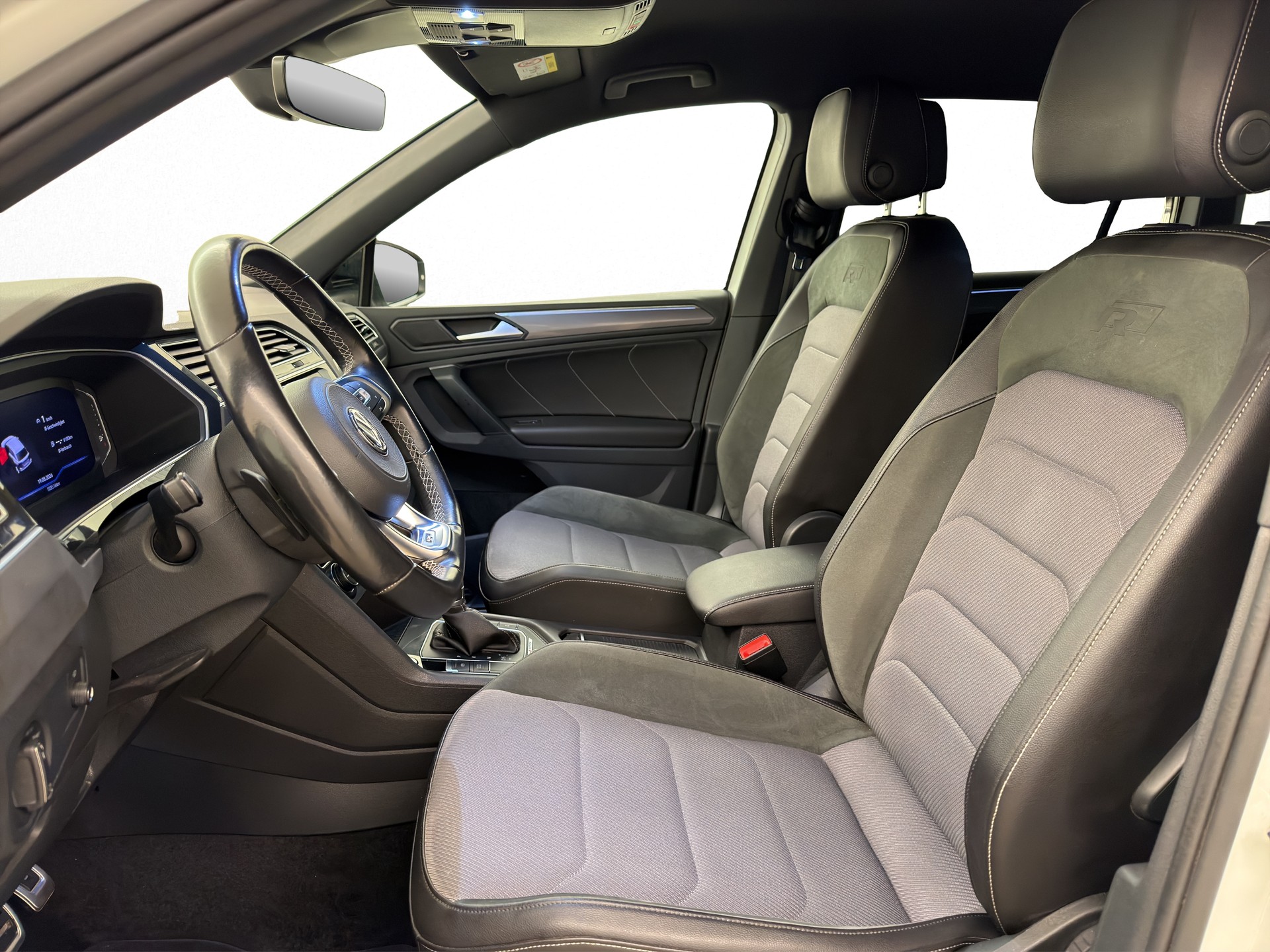 VW Tiguan 2.0 TSI Highline R-Line DSG-image-6