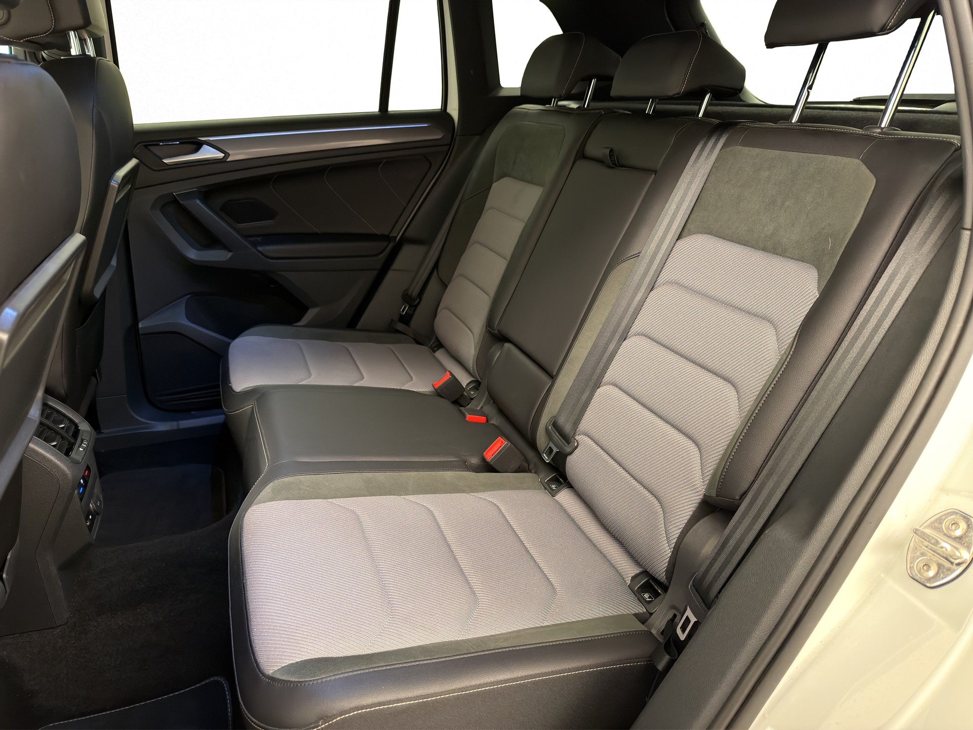 VW Tiguan 2.0 TSI Highline R-Line DSG-image-12
